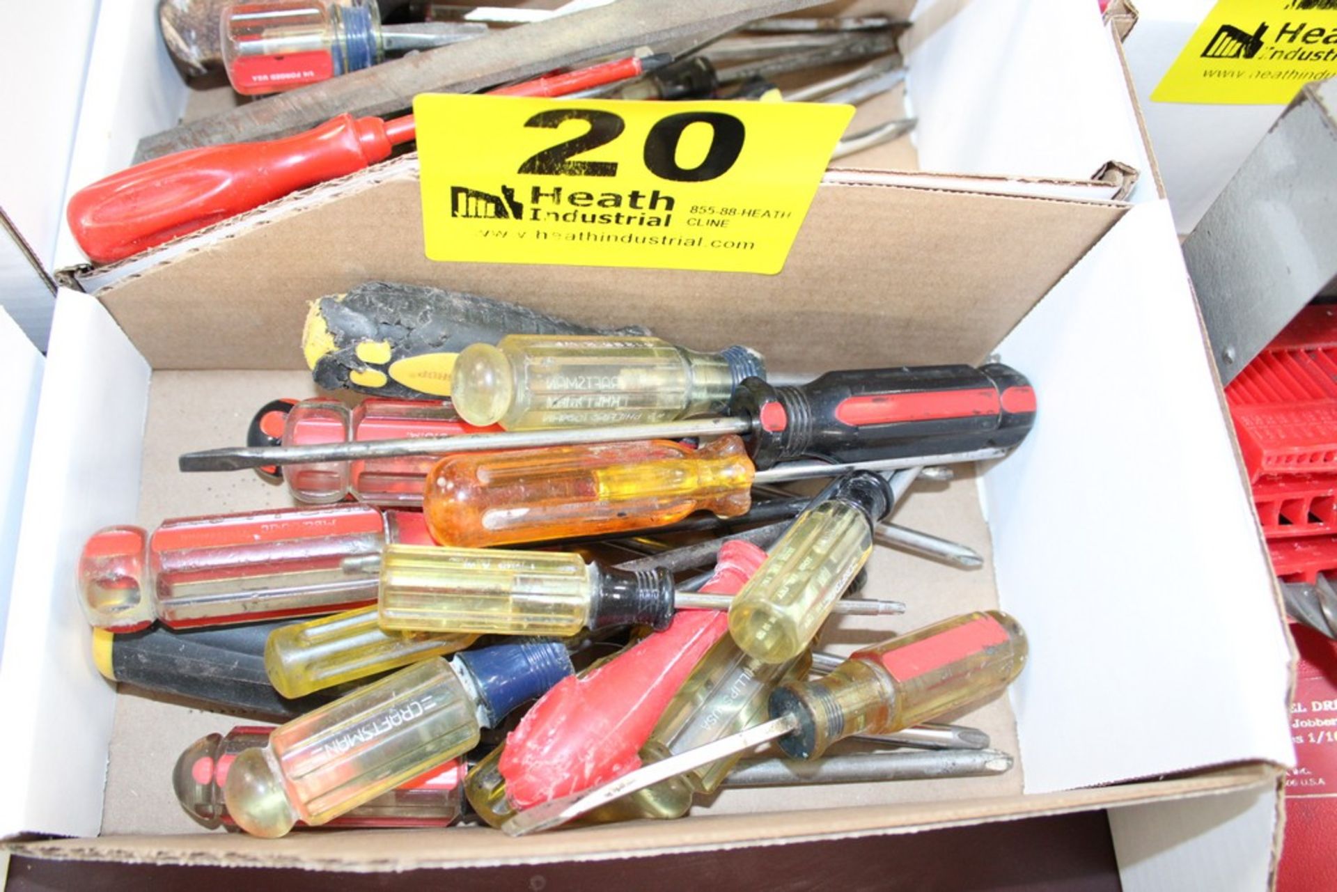 ASSORTED SCREWDRIVERS IN BOX