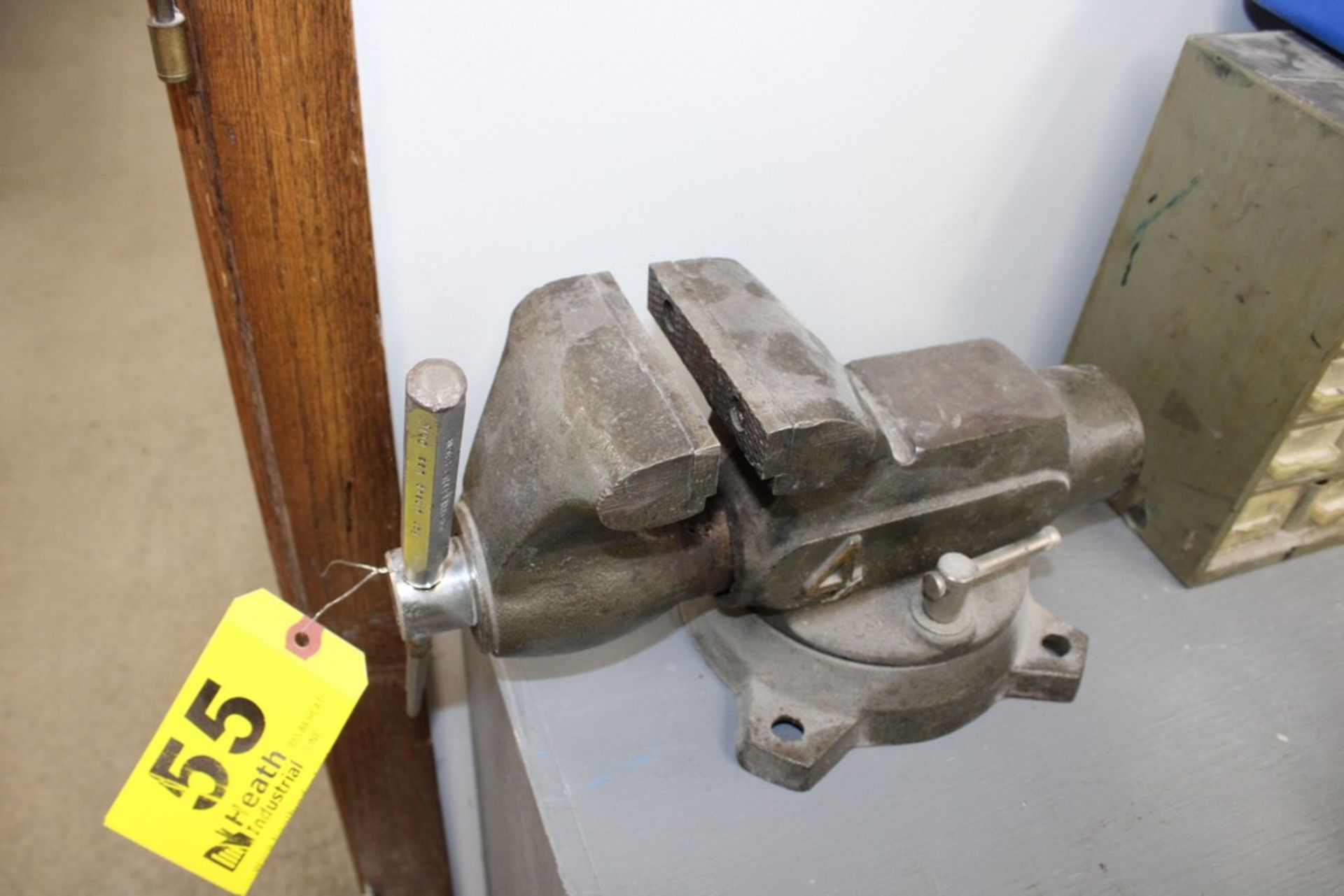 BENCH VISE, 4", WITH SWIVEL BASE