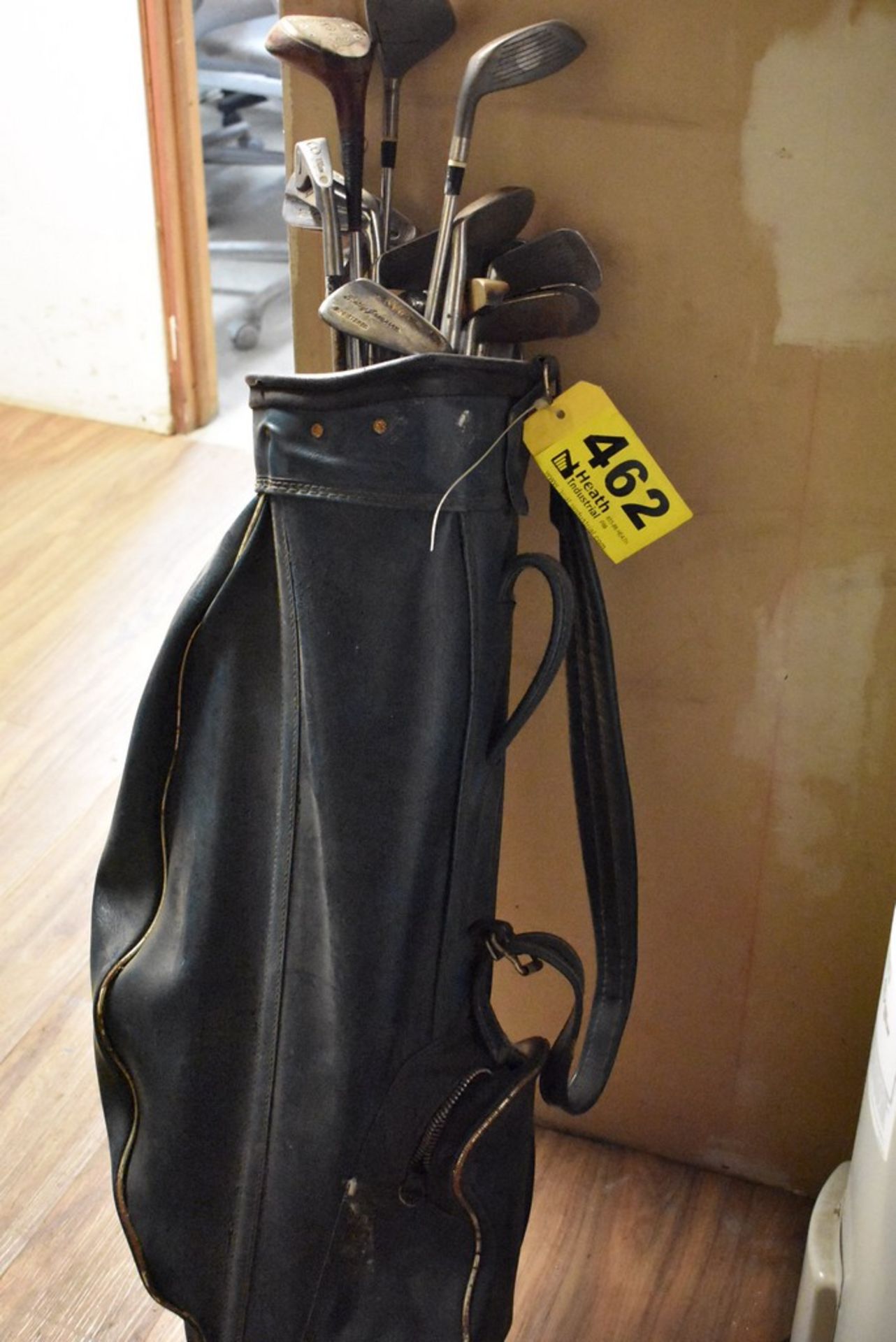 GOLF BAG WITH GOLF CLUBS