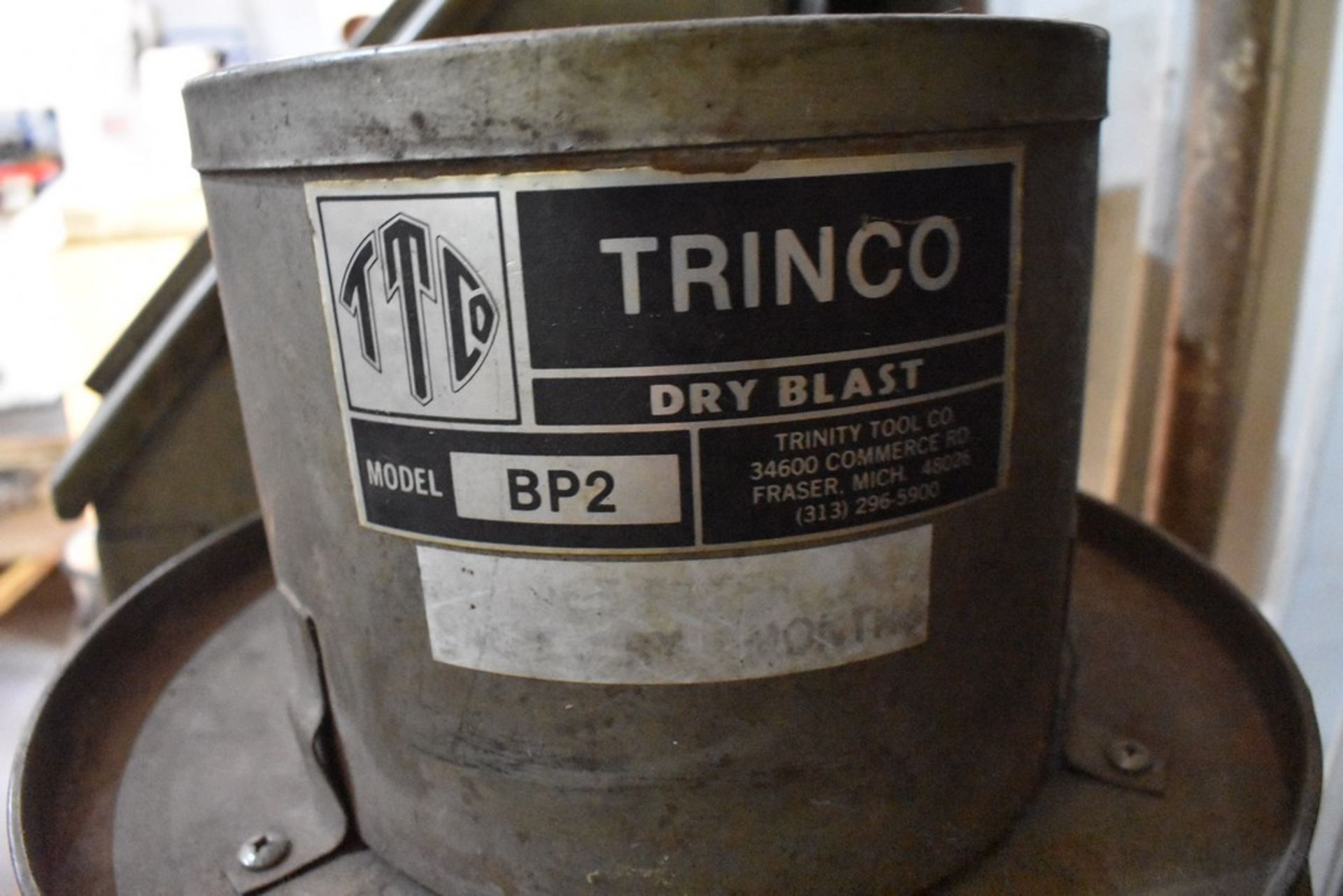 TRINCO MODEL EF2 ABRASIVE BLAST CABINET S/N 33350 WITH BP2 DUST COLLECTOR - Image 2 of 4