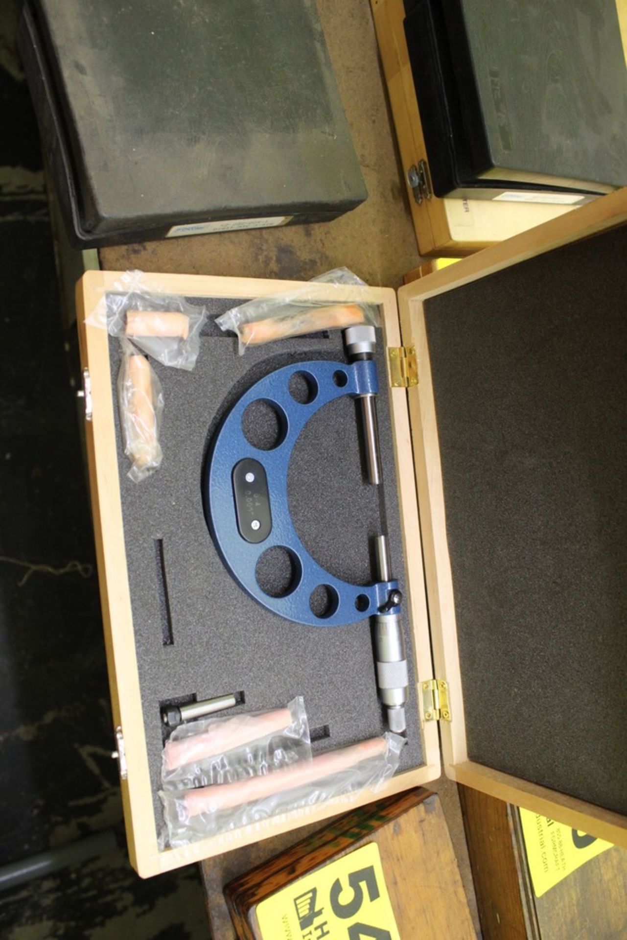 0-4" MICROMETER WITH STANDARDS - Image 2 of 2