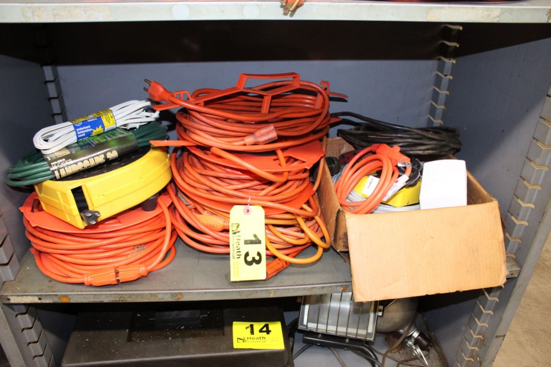 LARGE QTY OF EXTENSION CORDS
