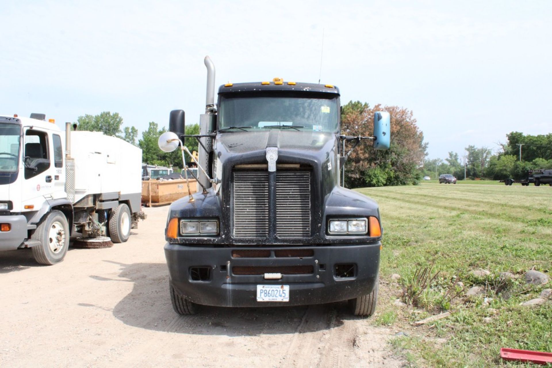 1994 KENWORTH T-600 TRUCK TRACTOR, VIN 1XKADR3X8RJ627117, DETROIT DIESEL, 8 SPEED, TANDEM AXLE, - Image 5 of 22