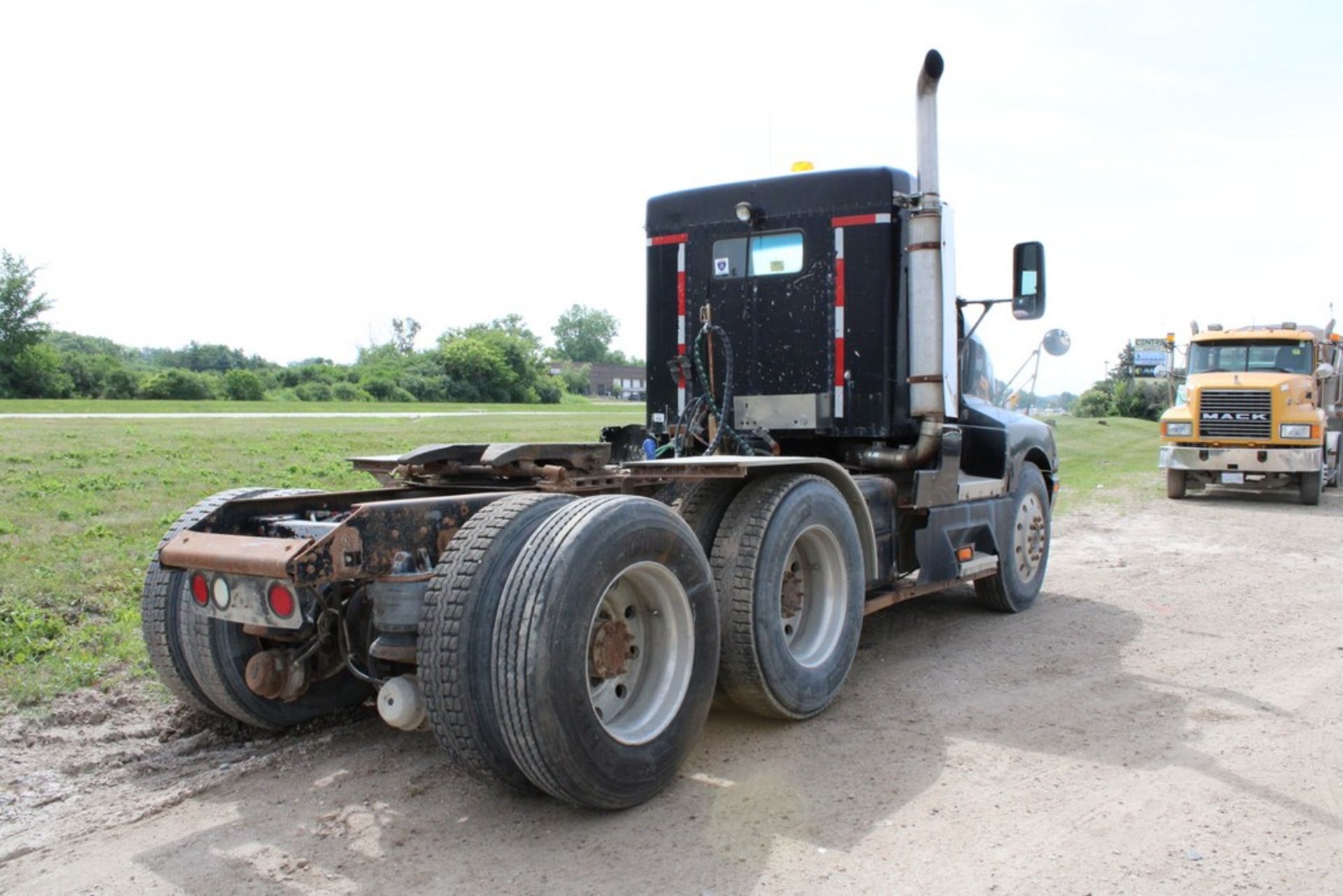 1994 KENWORTH T-600 TRUCK TRACTOR, VIN 1XKADR3X8RJ627117, DETROIT DIESEL, 8 SPEED, TANDEM AXLE, - Image 7 of 22