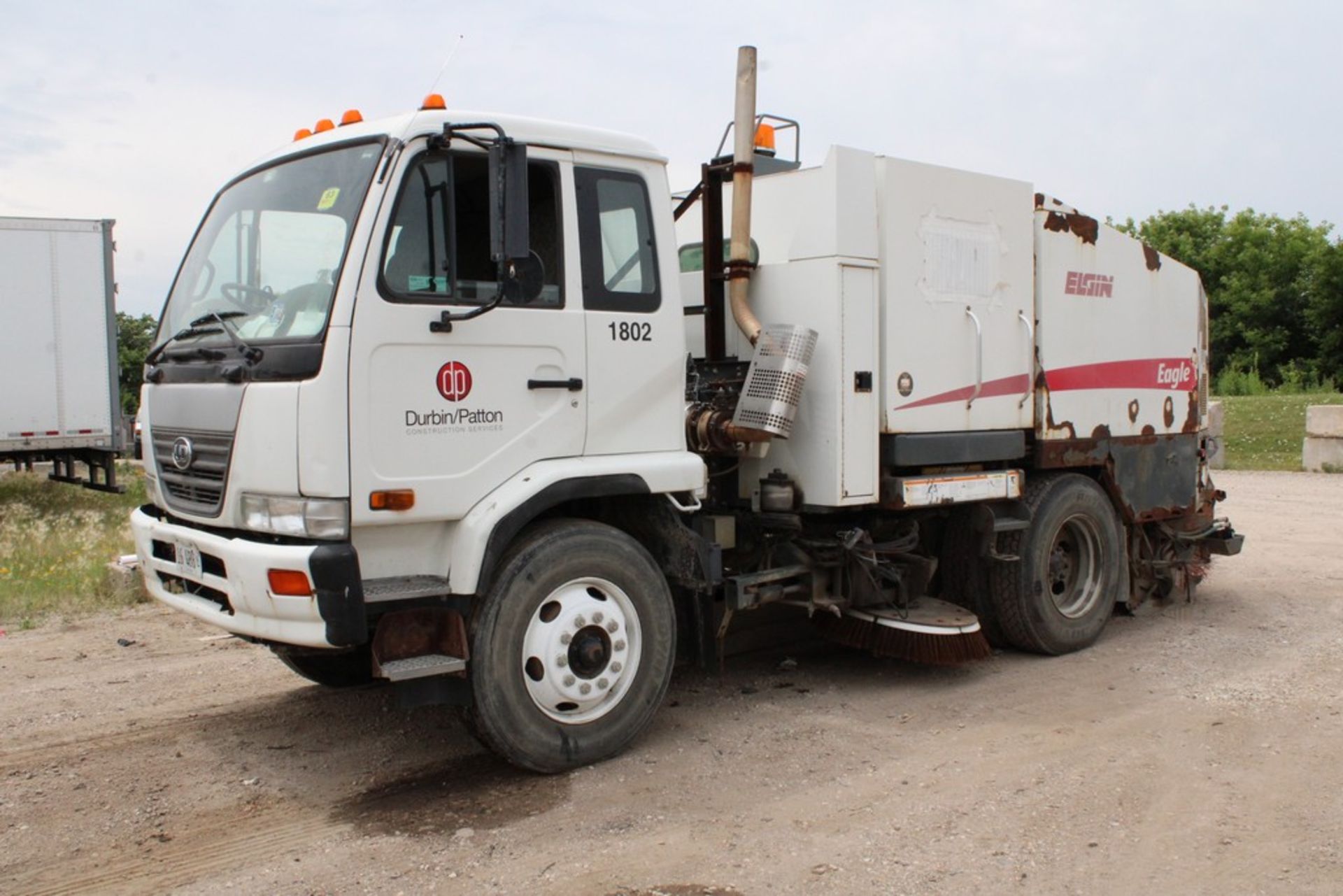 2009 NISSAN MODEL UD3300 ELGIN EAGLE SERIES F STREET SWEEPER, VIN JNAPC81L98AE70195, S/N F26030 10/ - Image 2 of 29