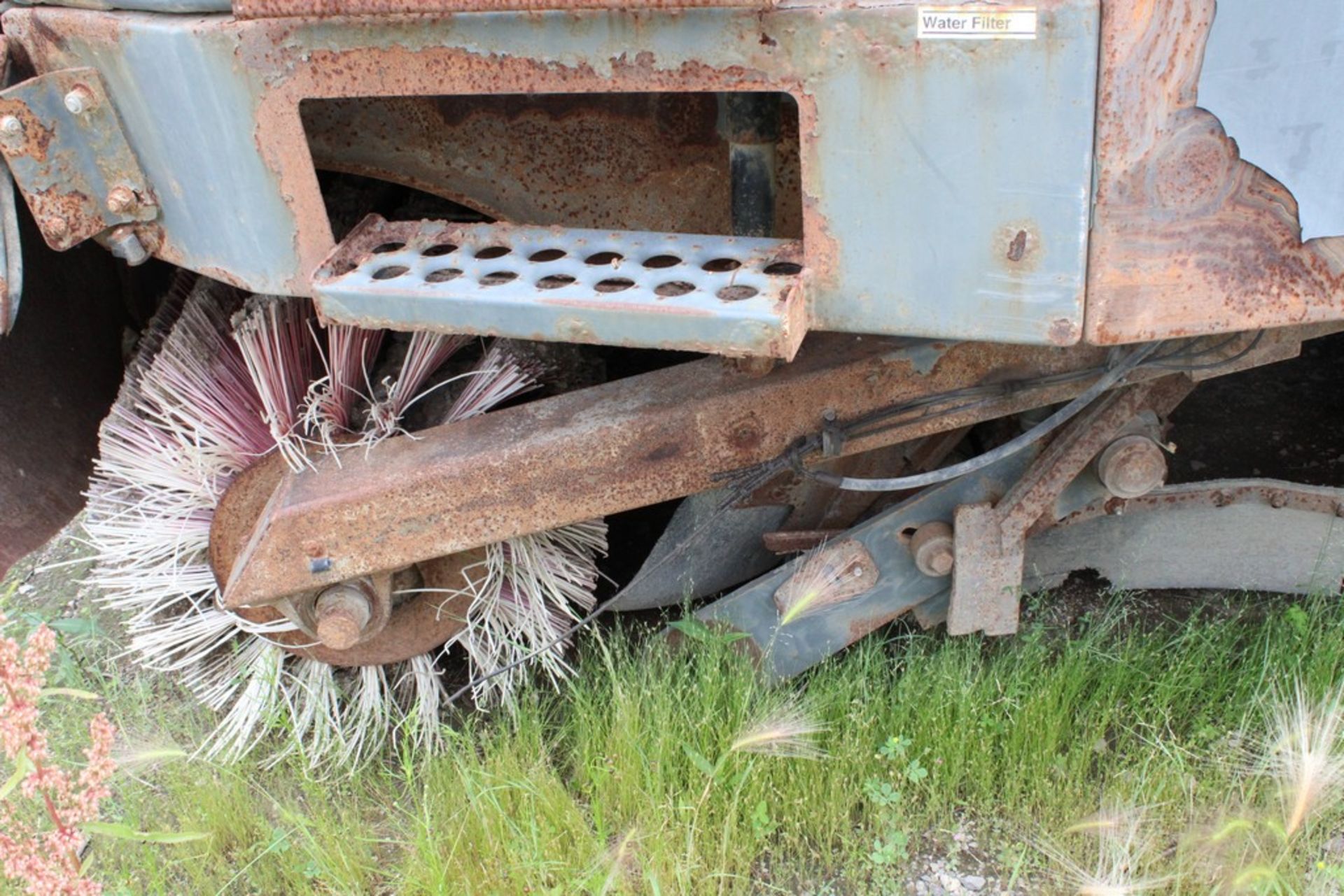 PARTS TRUCK: 2008 NISSAN MODEL 2D3300 ELGIN EAGLE SERIES F STREET SWEEPER, VIN JNAPC81L69AC75115, - Image 5 of 31