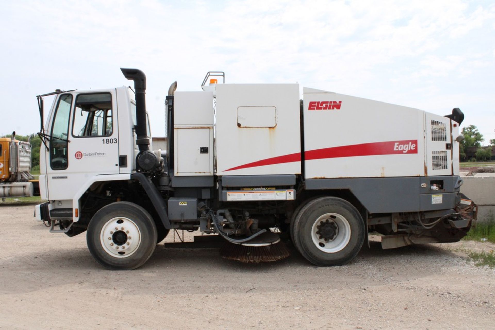 2006 STERLING MODEL SC-8000 ELGIN SWEEPER, VIN 49HAADBV46DV11003, DIESEL WITH AUTOMATIC - Image 4 of 32