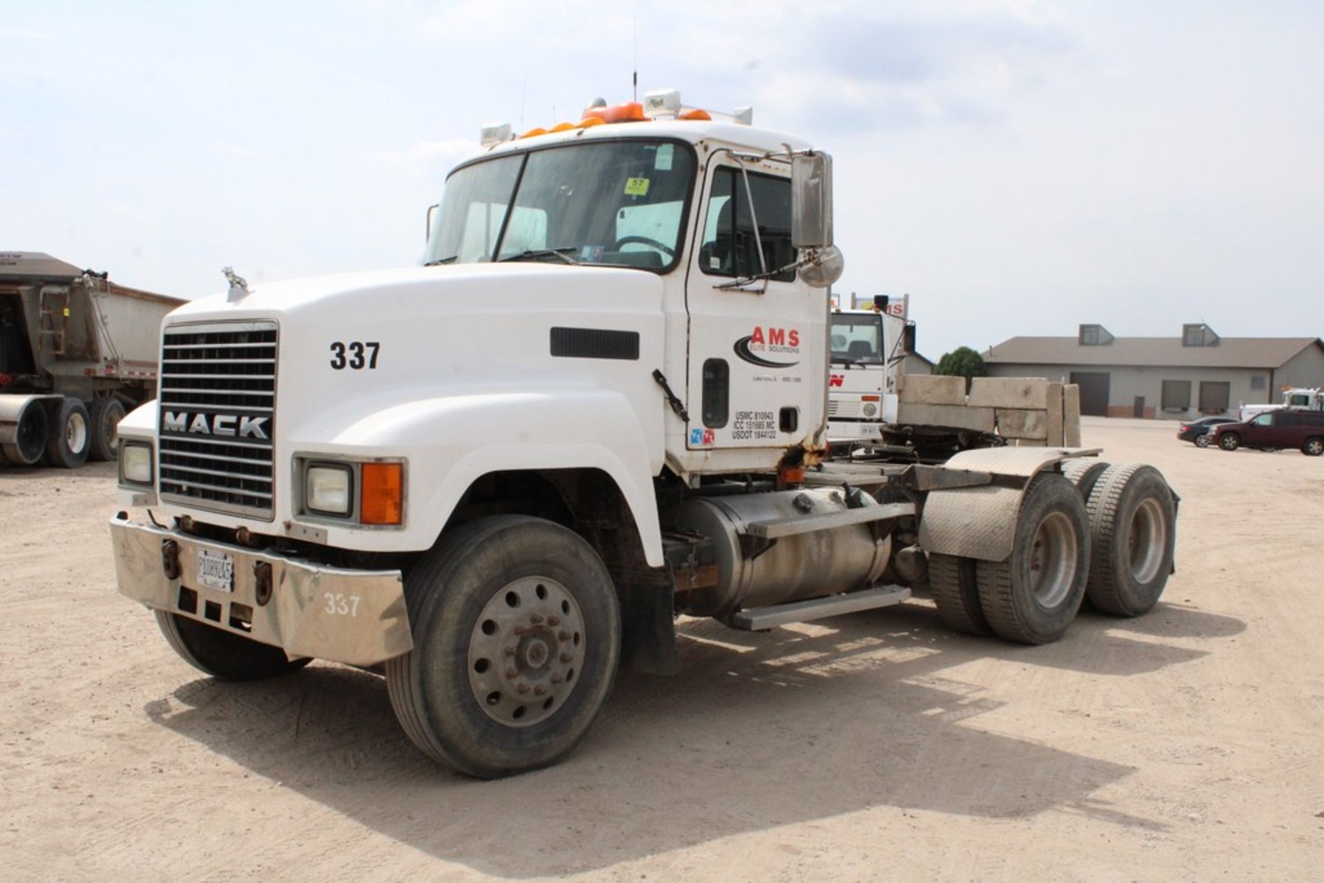 2000 MACK CH613 TRUCK TRACTOR VIN 1M2AA18Y8YW122837, MACK 427 DIESEL, 8 SPEED, TANDEM AXLE, WET KIT,