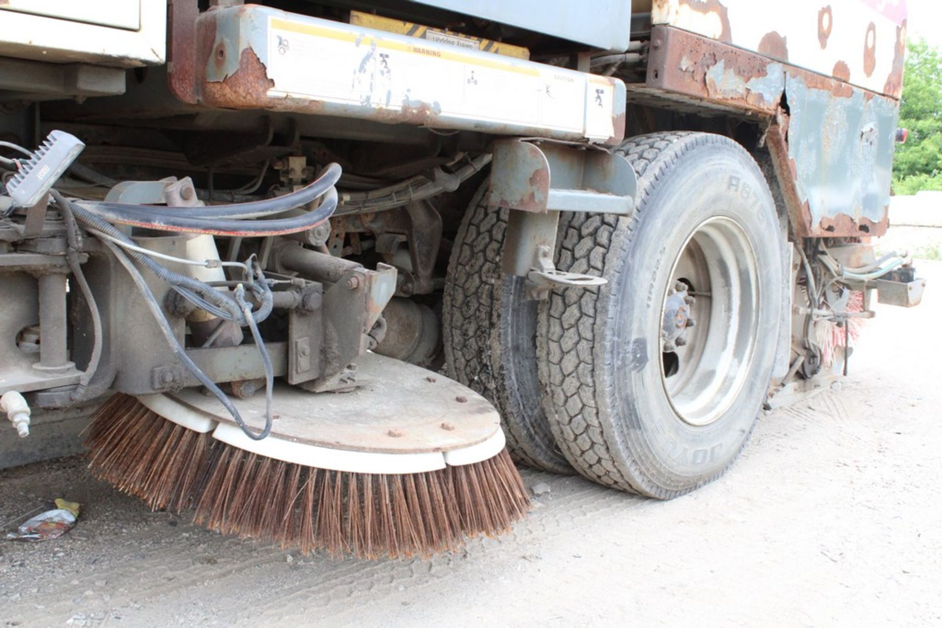 2009 NISSAN MODEL UD3300 ELGIN EAGLE SERIES F STREET SWEEPER, VIN JNAPC81L98AE70195, S/N F26030 10/ - Image 6 of 29