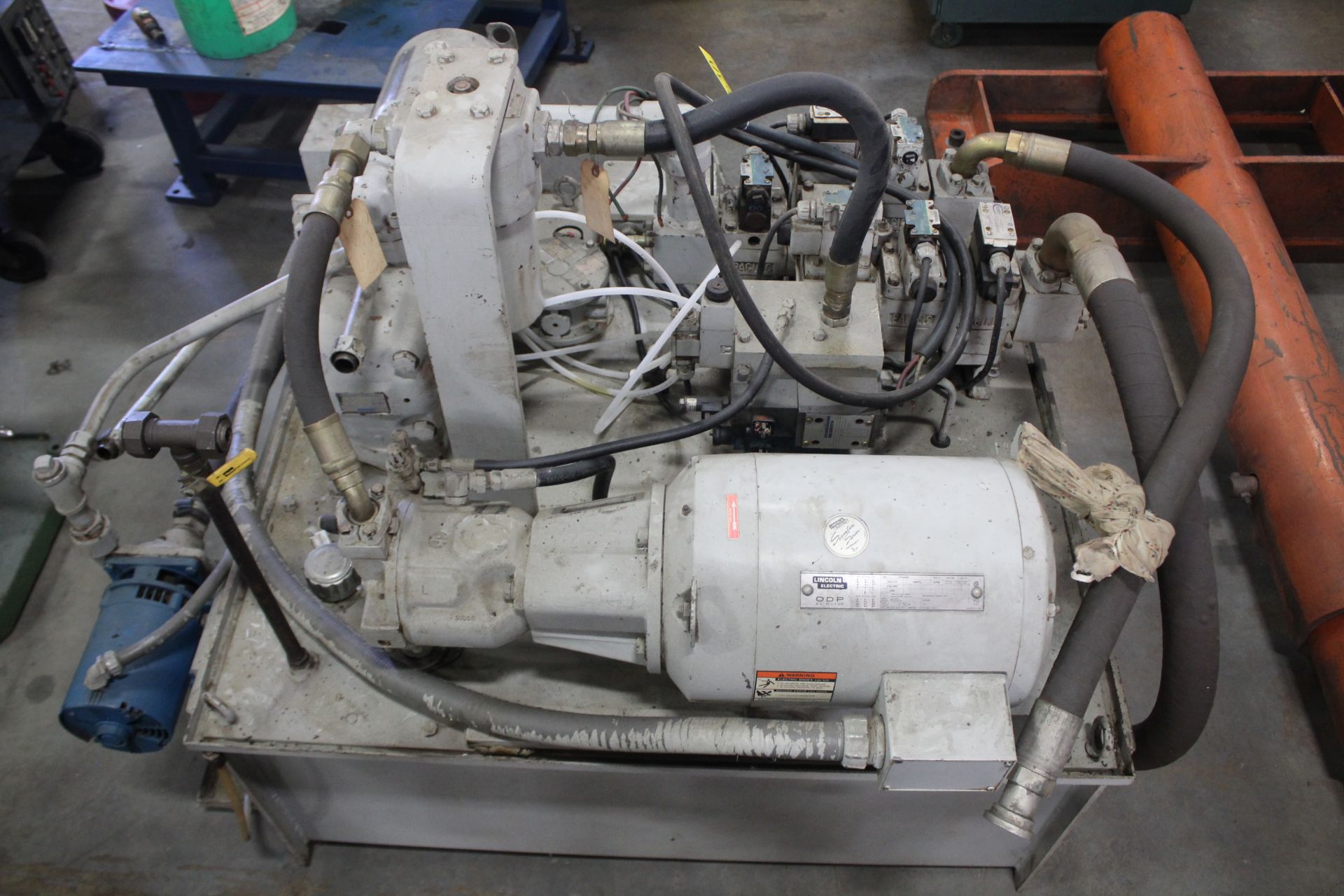 VICKERS HYDRAULIC PUMP & TANK, LINCOLN 20 HP MOTOR - Image 3 of 7