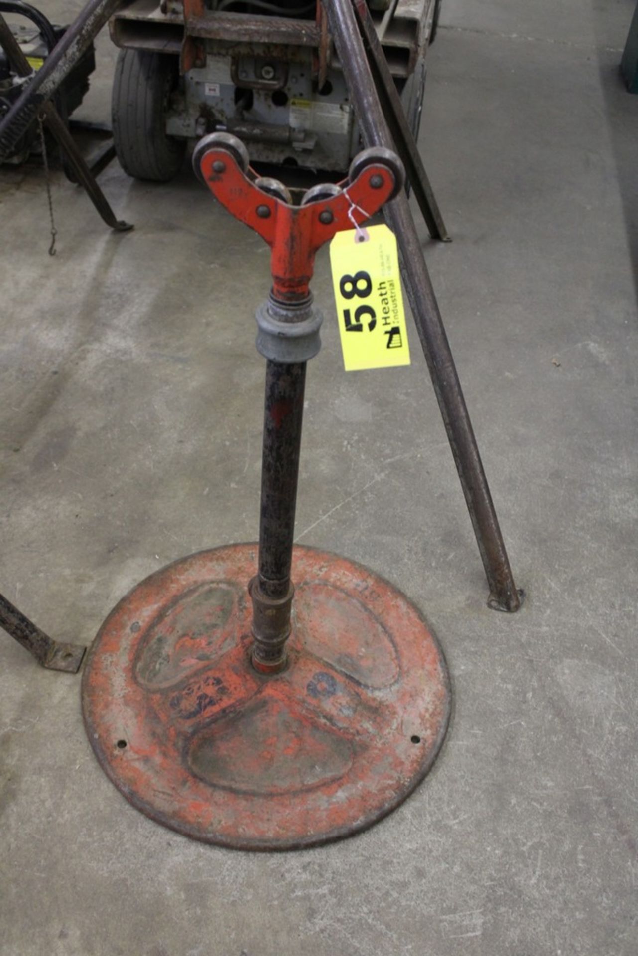 PIPE STAND WITH ROLLERS