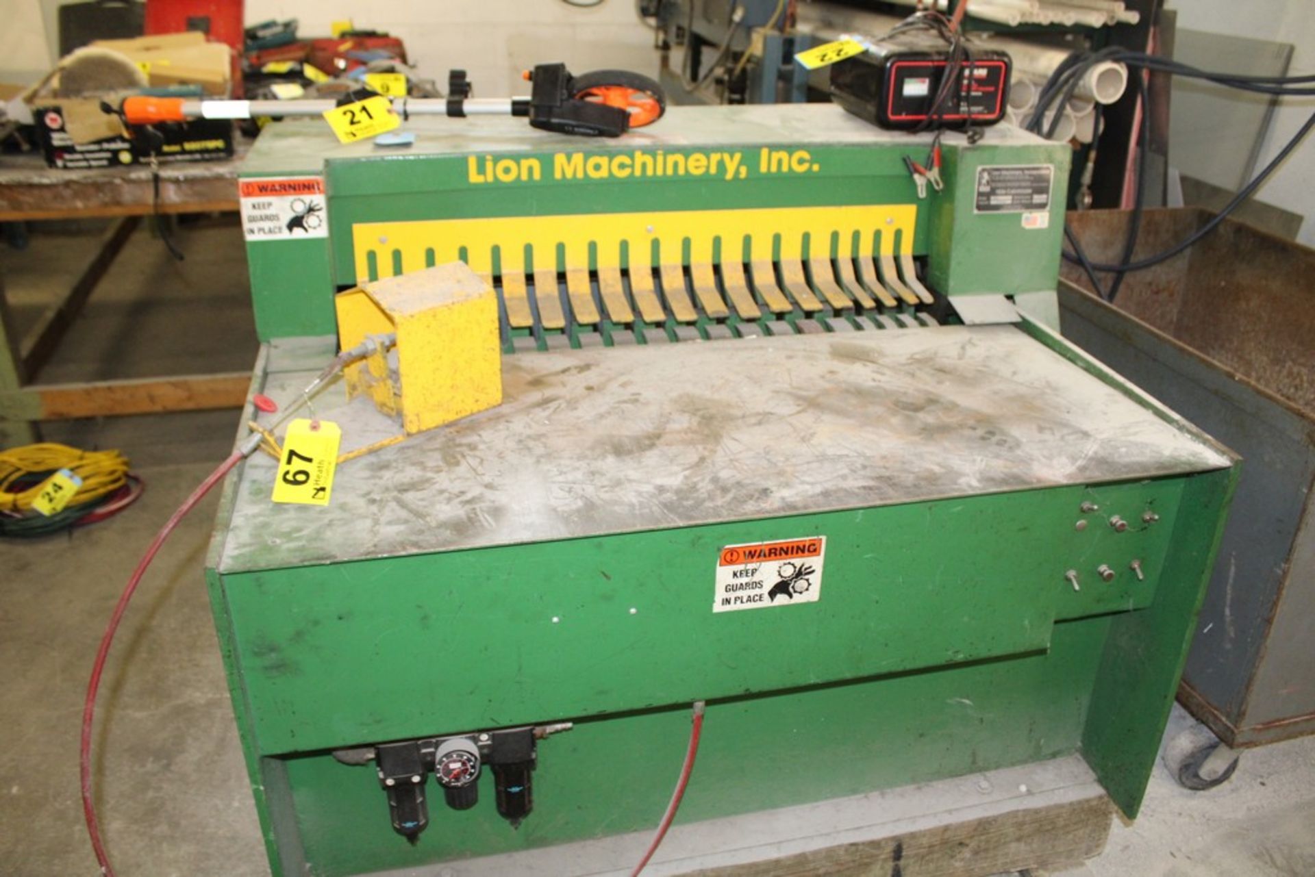 LION MACHINERY MODEL 1836-3-3 CLEAT FORMER, S/N 856, 36" WIDTH