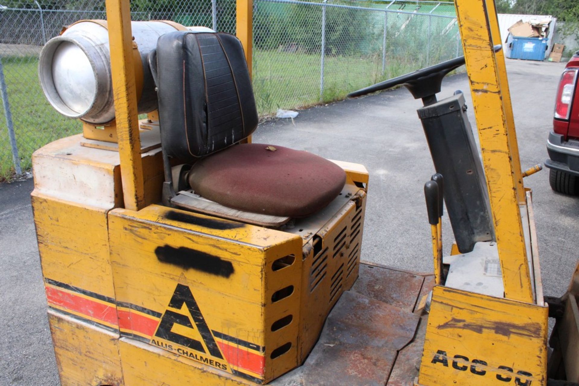 ALLIS-CHALMERS MODEL ACC-30 LP FORKLIFT, 3,000LB. LIFT CAPACITY, 42" FORKS, 150" REACH, 4046 HOURS - Image 3 of 9