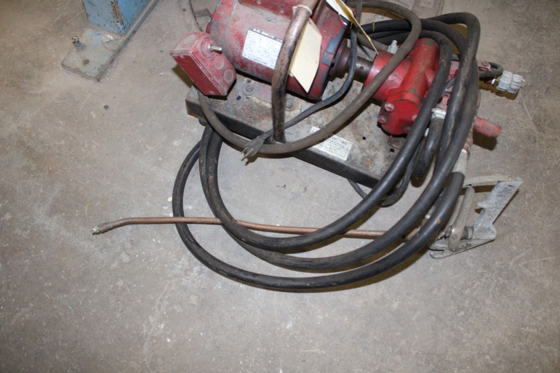 OIL SPRAYER WITH PUMP - Image 2 of 2