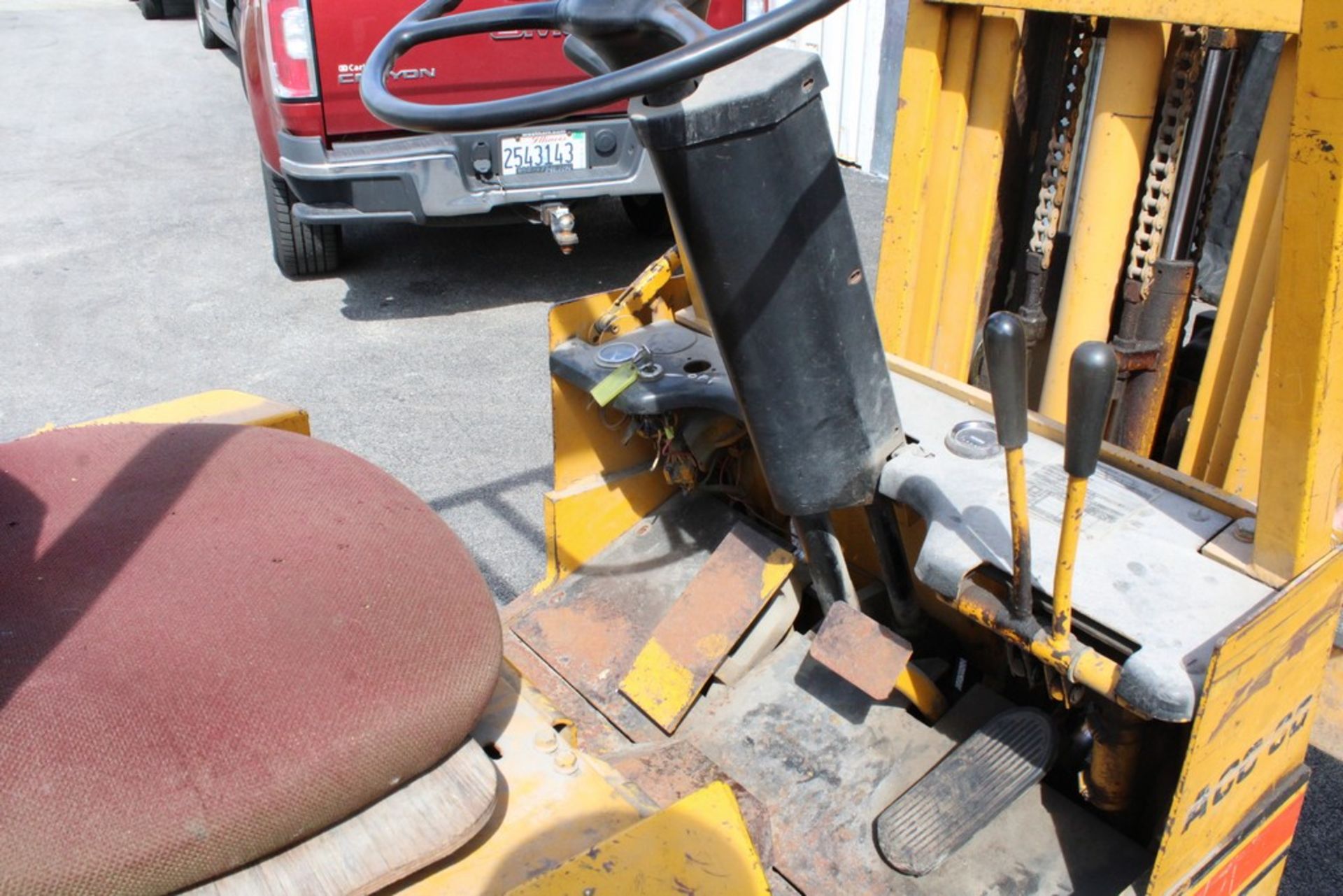 ALLIS-CHALMERS MODEL ACC-30 LP FORKLIFT, 3,000LB. LIFT CAPACITY, 42" FORKS, 150" REACH, 4046 HOURS - Image 6 of 9