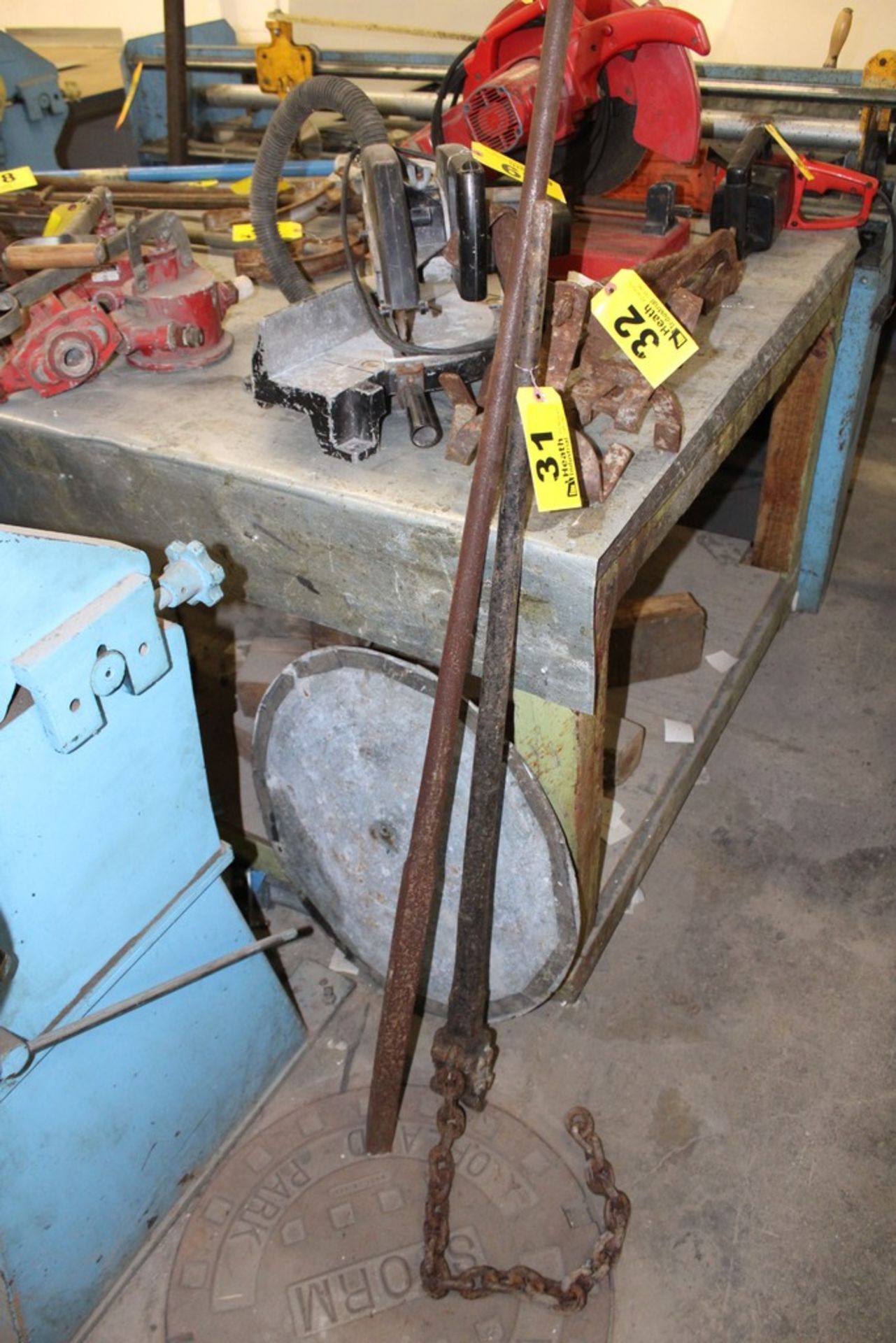 CHAIN WRENCH AND PRY BAR