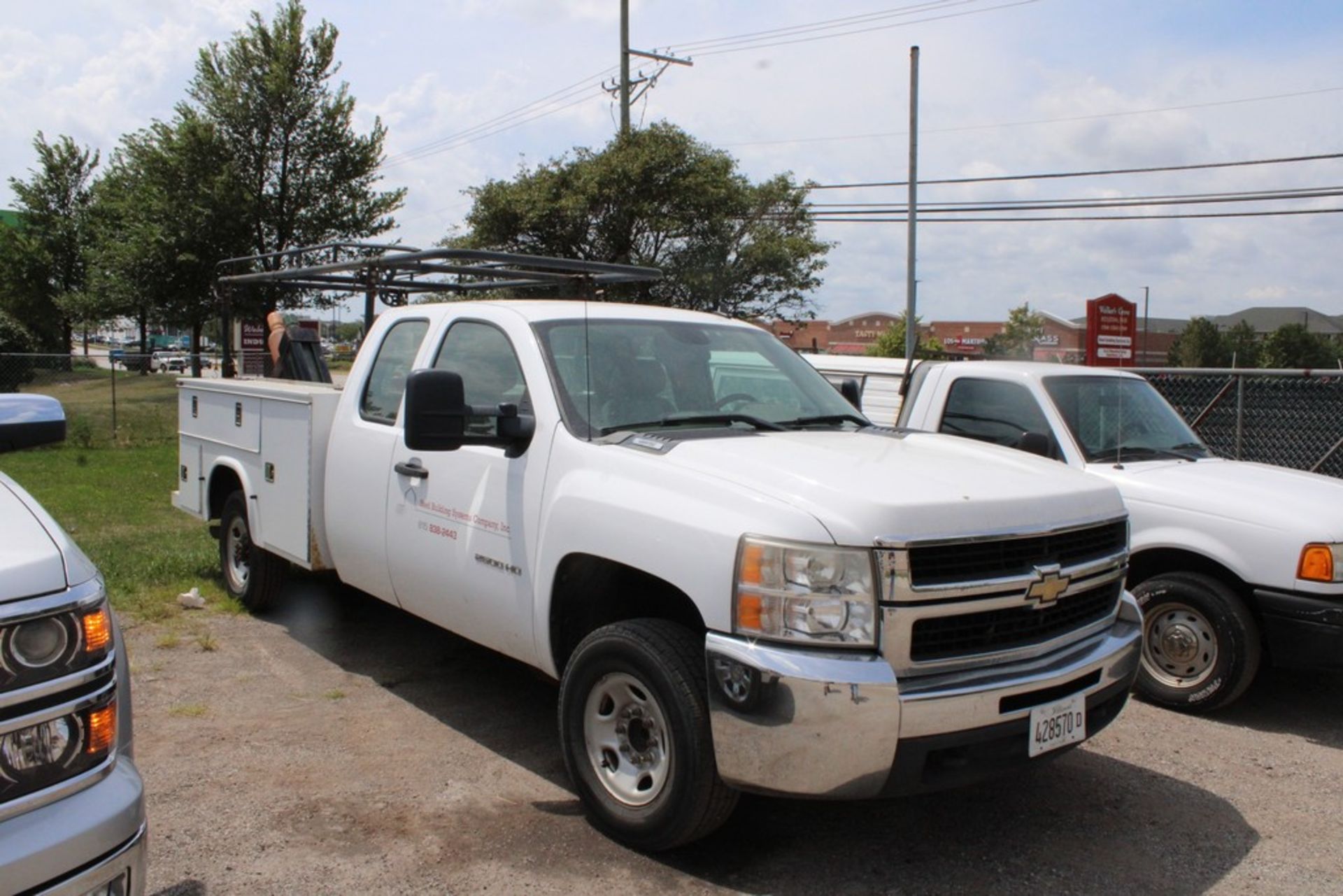 2010 CHEVROLET SILVERADO 2500HD, EXTENDED CAB, 6.0L V8, 2WD, UTILITY BED WITH LADDER RACK, VIN