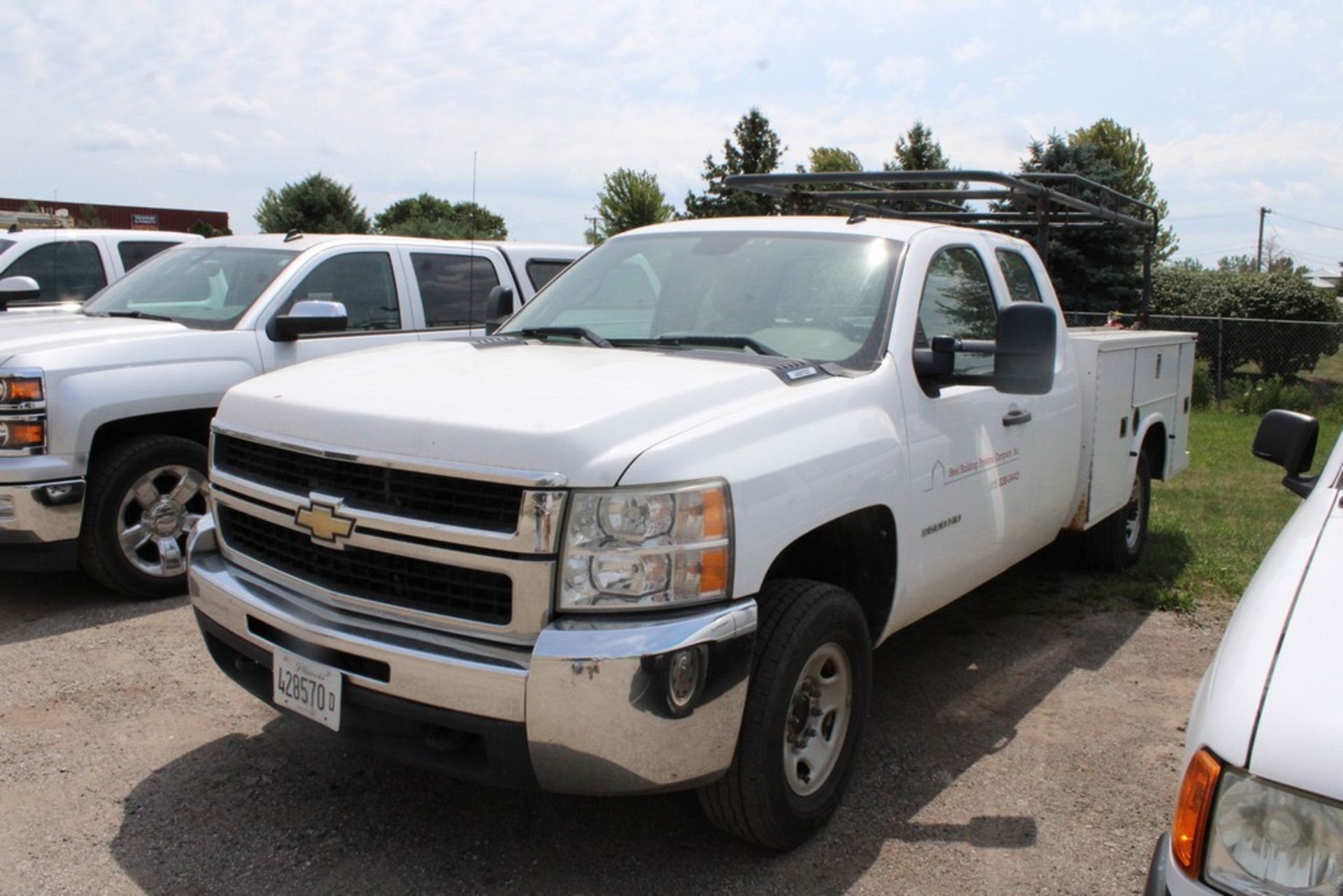 2010 CHEVROLET SILVERADO 2500HD, EXTENDED CAB, 6.0L V8, 2WD, UTILITY BED WITH LADDER RACK, VIN - Image 2 of 5