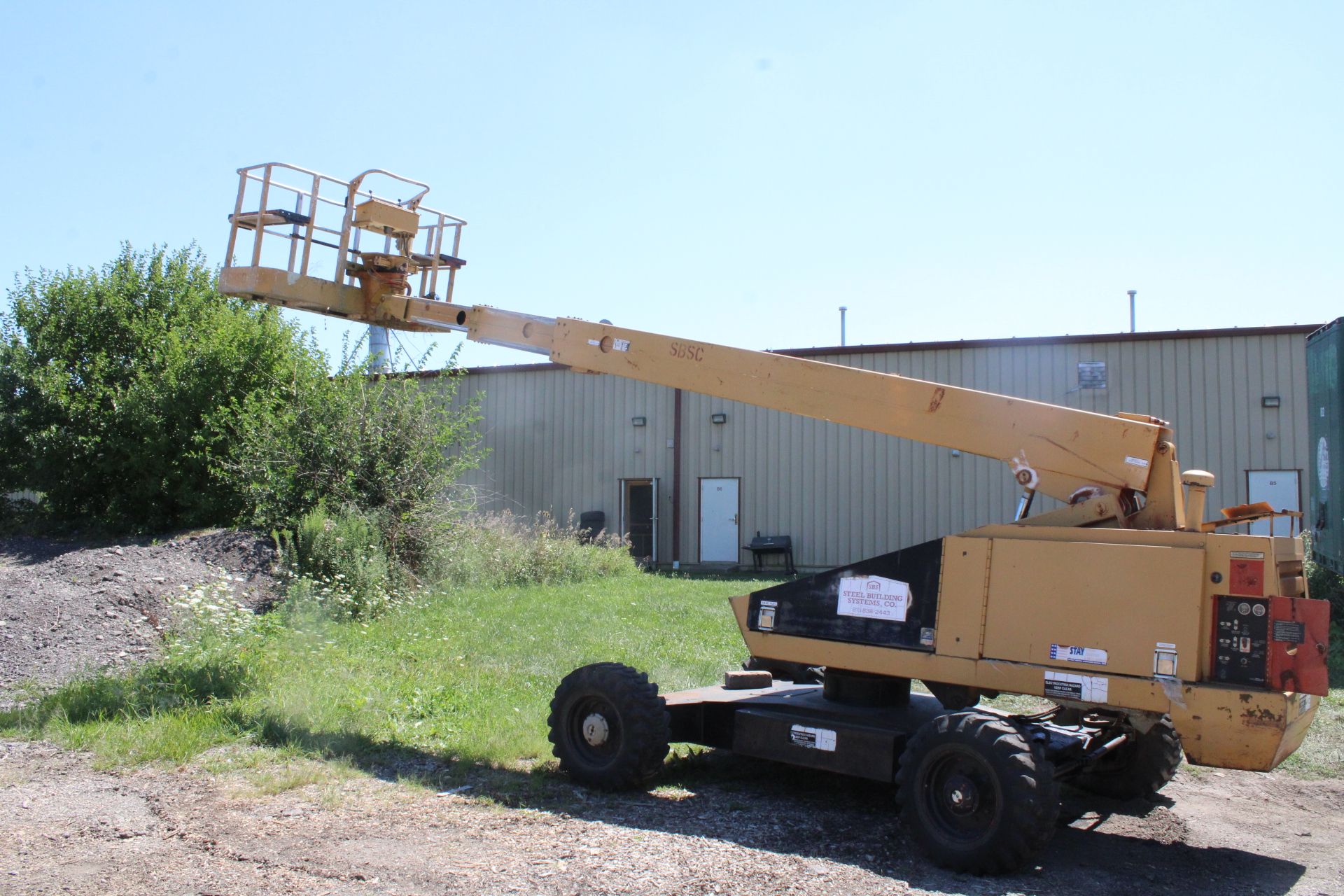 SNORKELIFT TELESCOPHIC BOOM LIFT, 650LB. CAP. WITH ALL-TERRAIN TIRES - Image 2 of 15