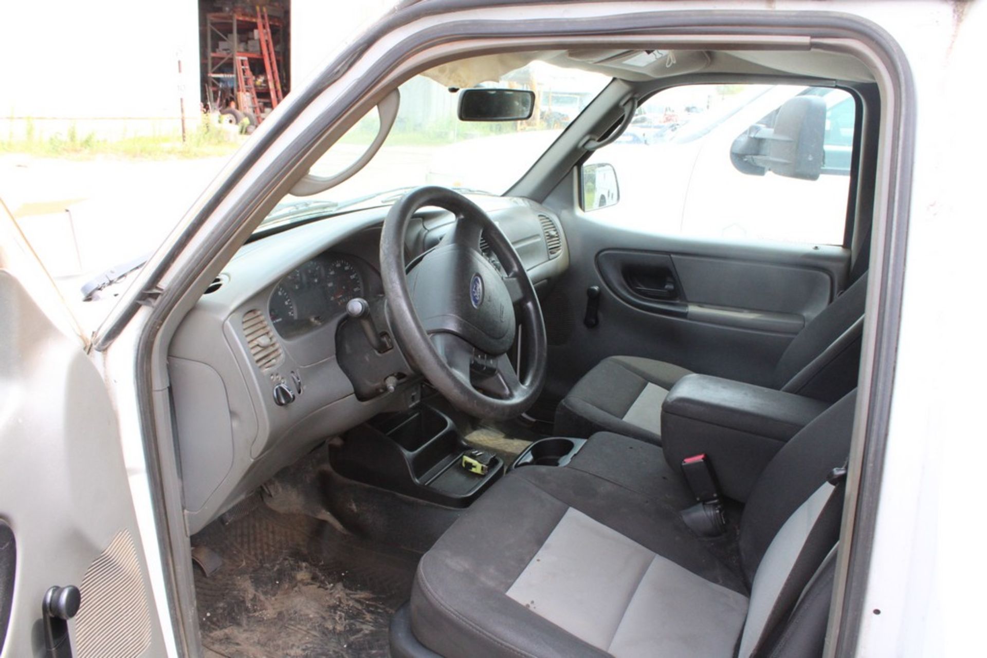 2004 FORD RANGER XLT, REGULAR CAB, 3.0L V6, 2WD, AUTO., VIN 1FTYR10U44PB30300, 132,852 MILES SHOWN - Image 4 of 5