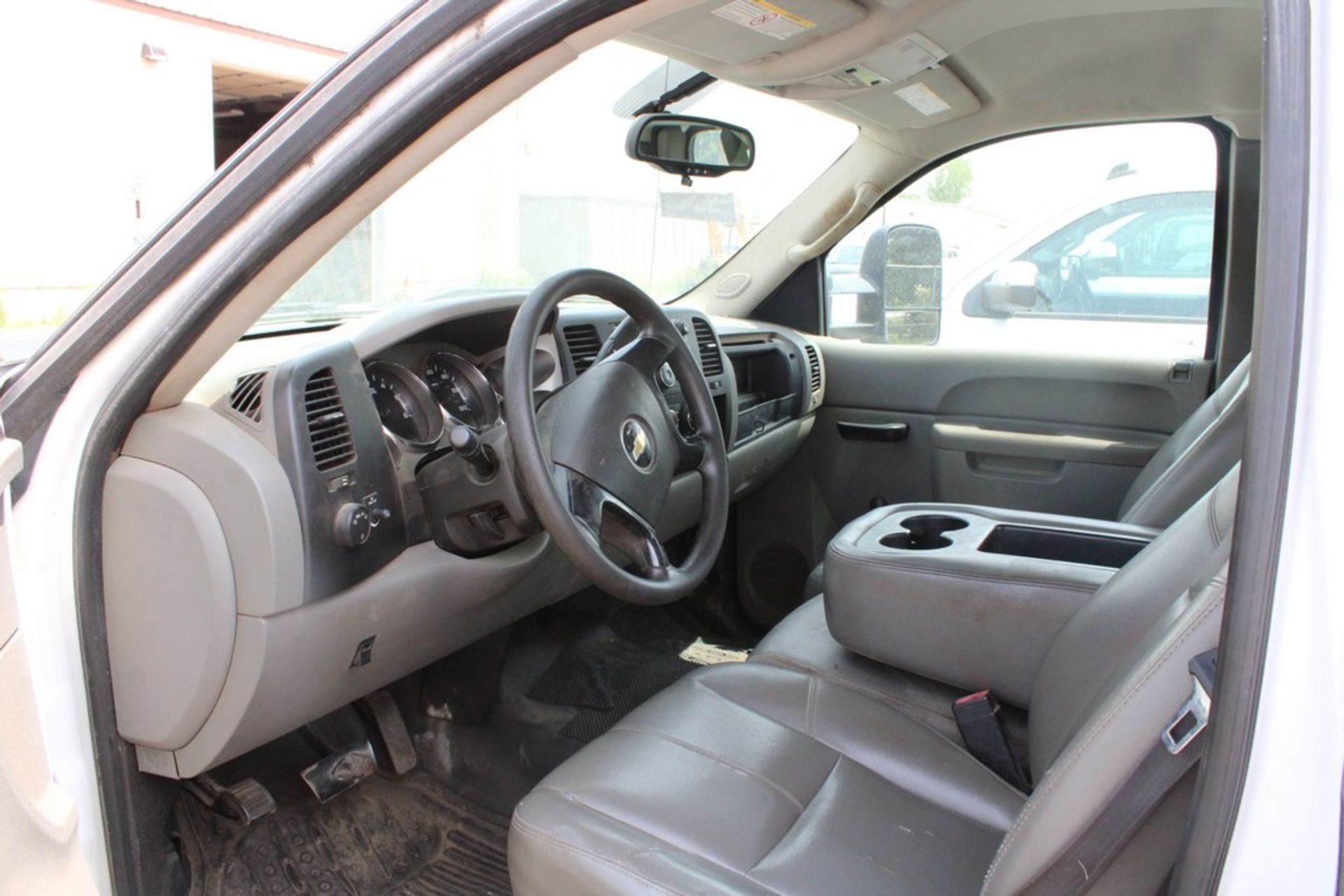 2010 CHEVROLET SILVERADO 2500HD, EXTENDED CAB, 6.0L V8, 2WD, UTILITY BED WITH LADDER RACK, VIN - Image 4 of 5