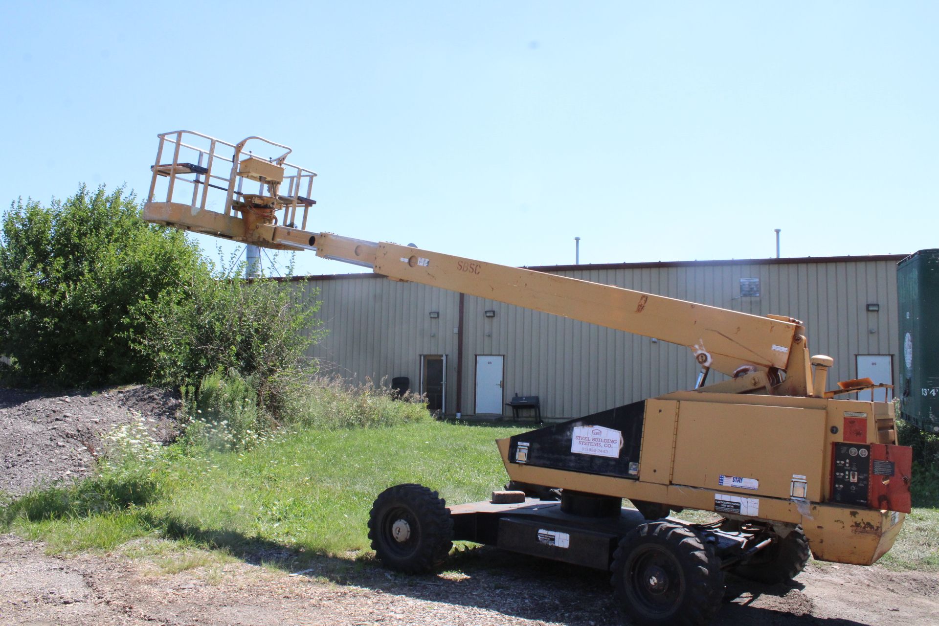 SNORKELIFT TELESCOPHIC BOOM LIFT, 650LB. CAP. WITH ALL-TERRAIN TIRES