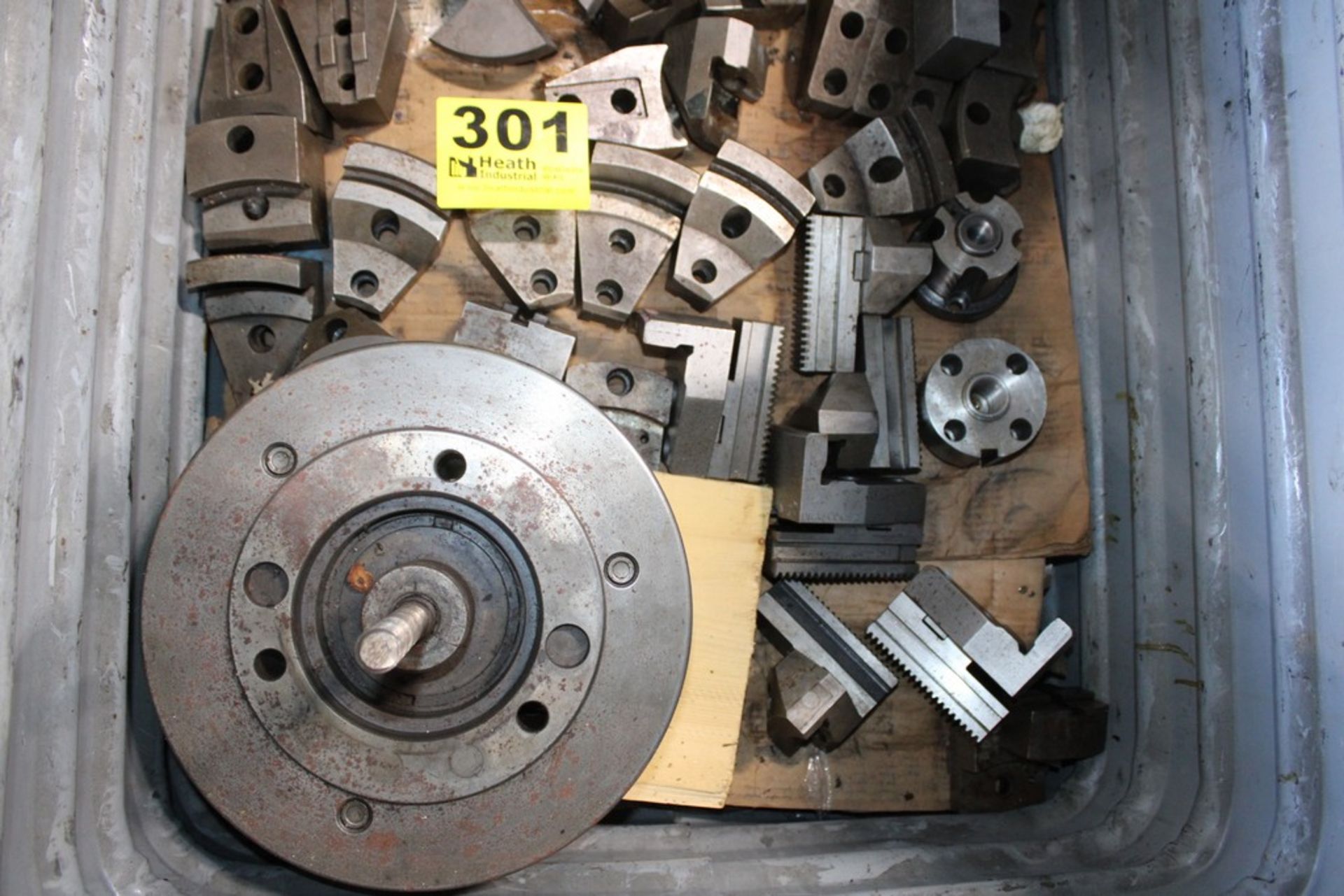 SCHUNK ROTA THW 315-86 12" POWER CHUCK WITH ASSORTED CHUCK JAWS & PARTS IN BIN - Image 3 of 5