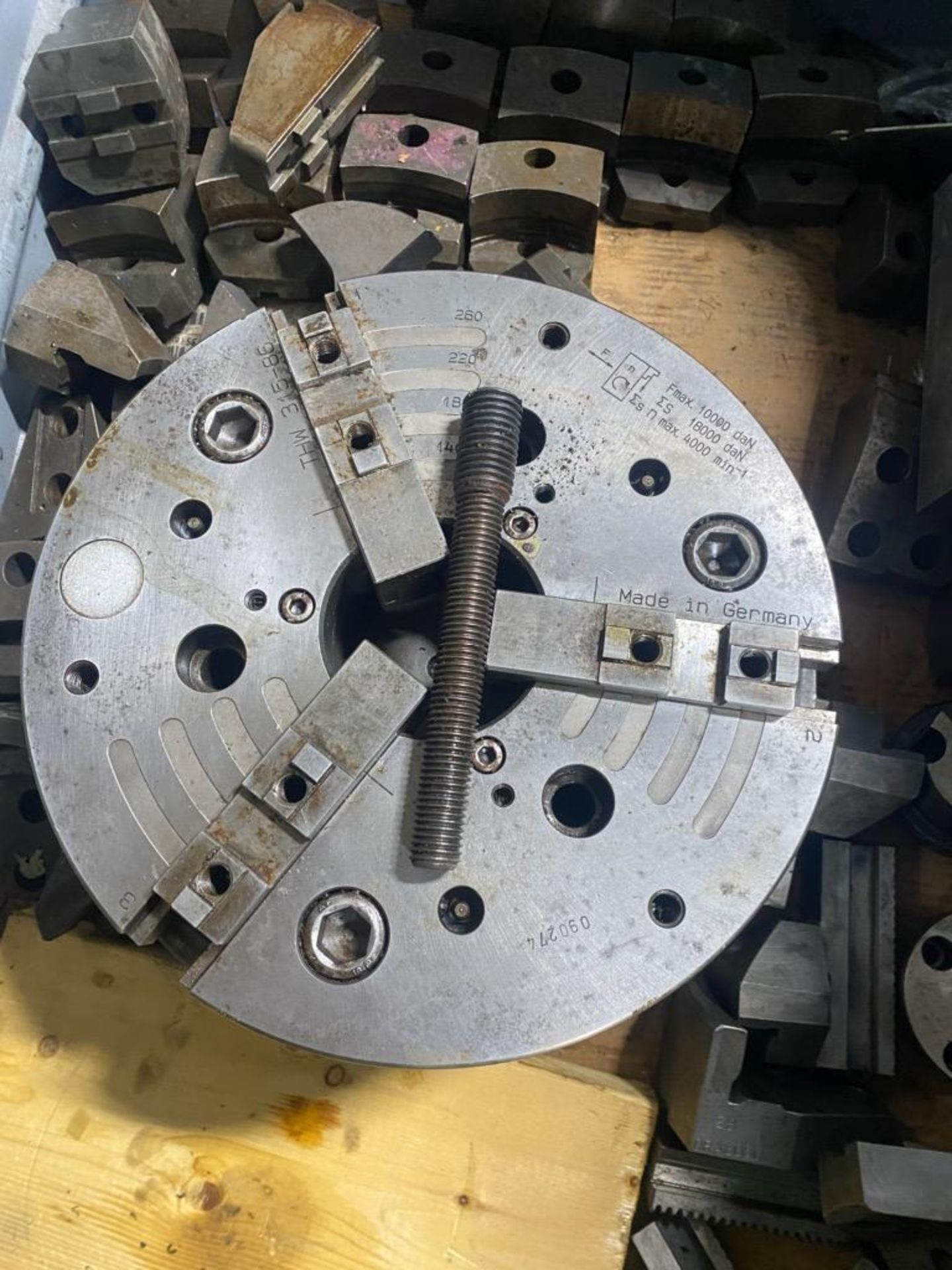 SCHUNK ROTA THW 315-86 12" POWER CHUCK WITH ASSORTED CHUCK JAWS & PARTS IN BIN - Image 2 of 5