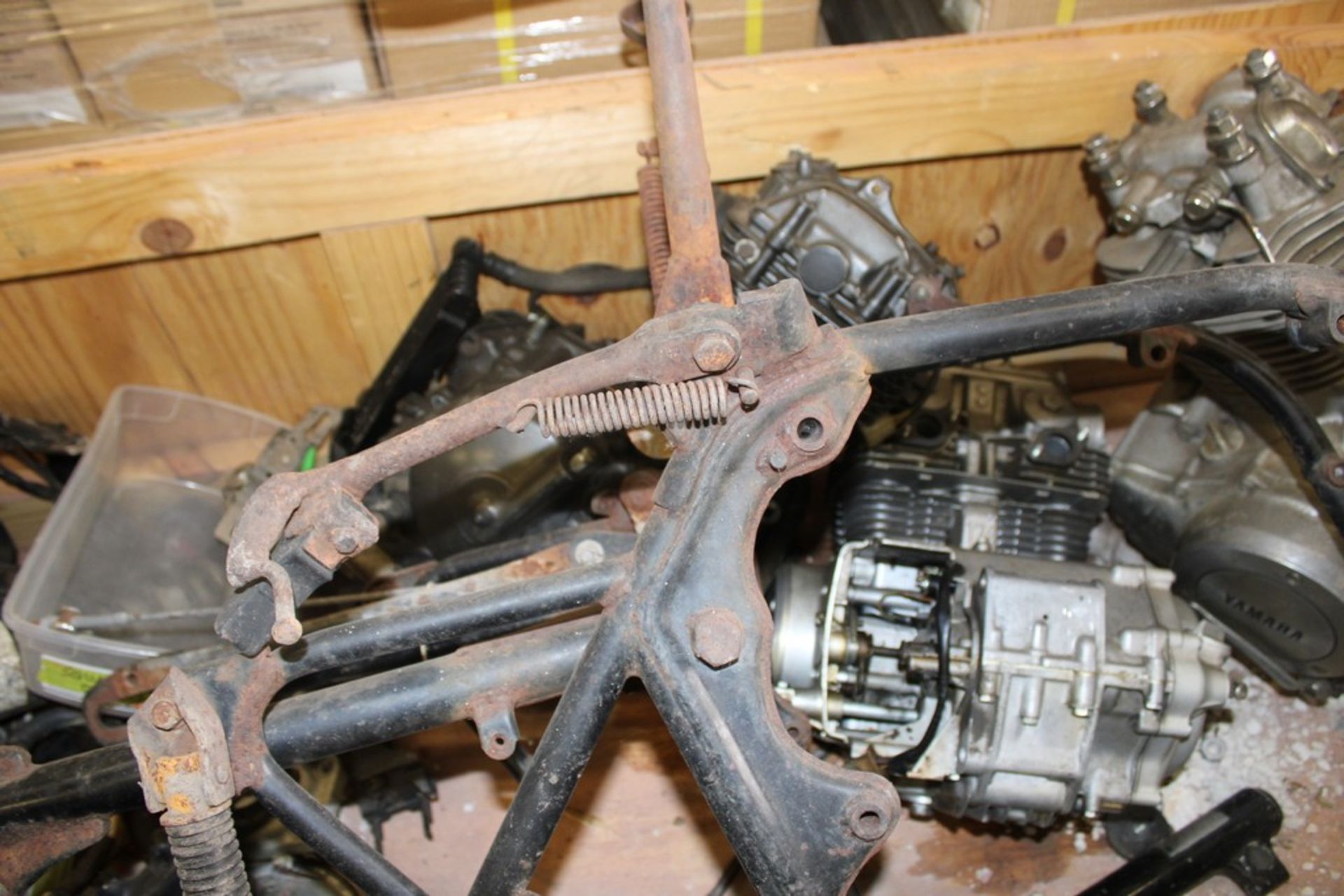 LARGE QTY OF MOTORCYCLE PARTS, MOTORS, FRAME, SEAT, ETC. - Image 5 of 6