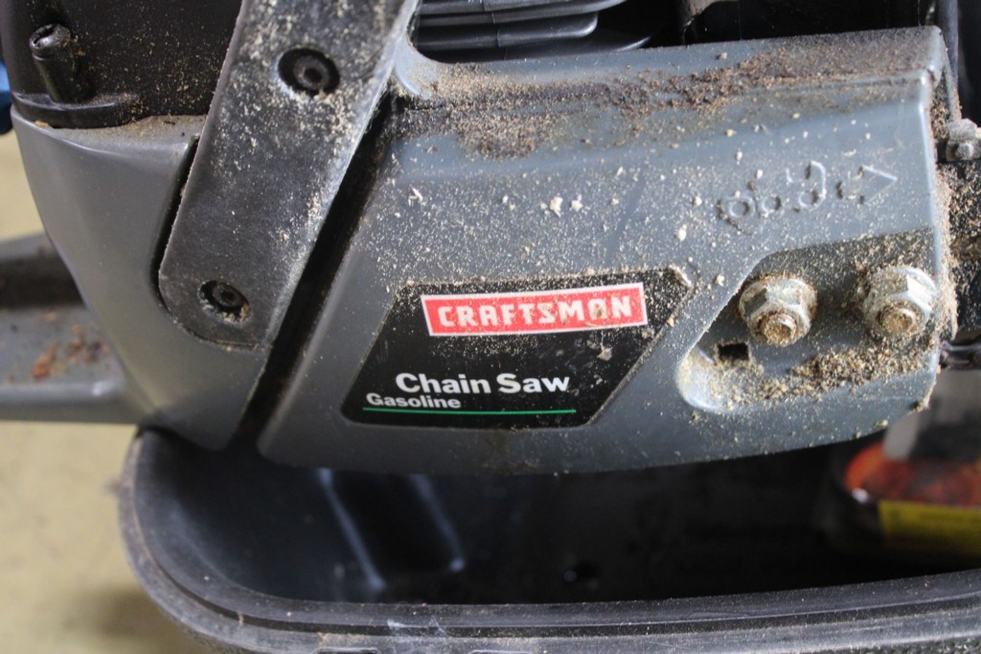 CRAFTSMAN 16" CHAIN SAW 2.2 / 36 CC ENGINE WITH EXTRA CHAIN & CASE - Image 3 of 3