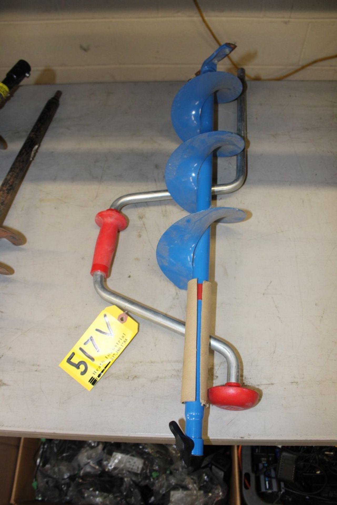 HAND OPERATED ICE AUGER