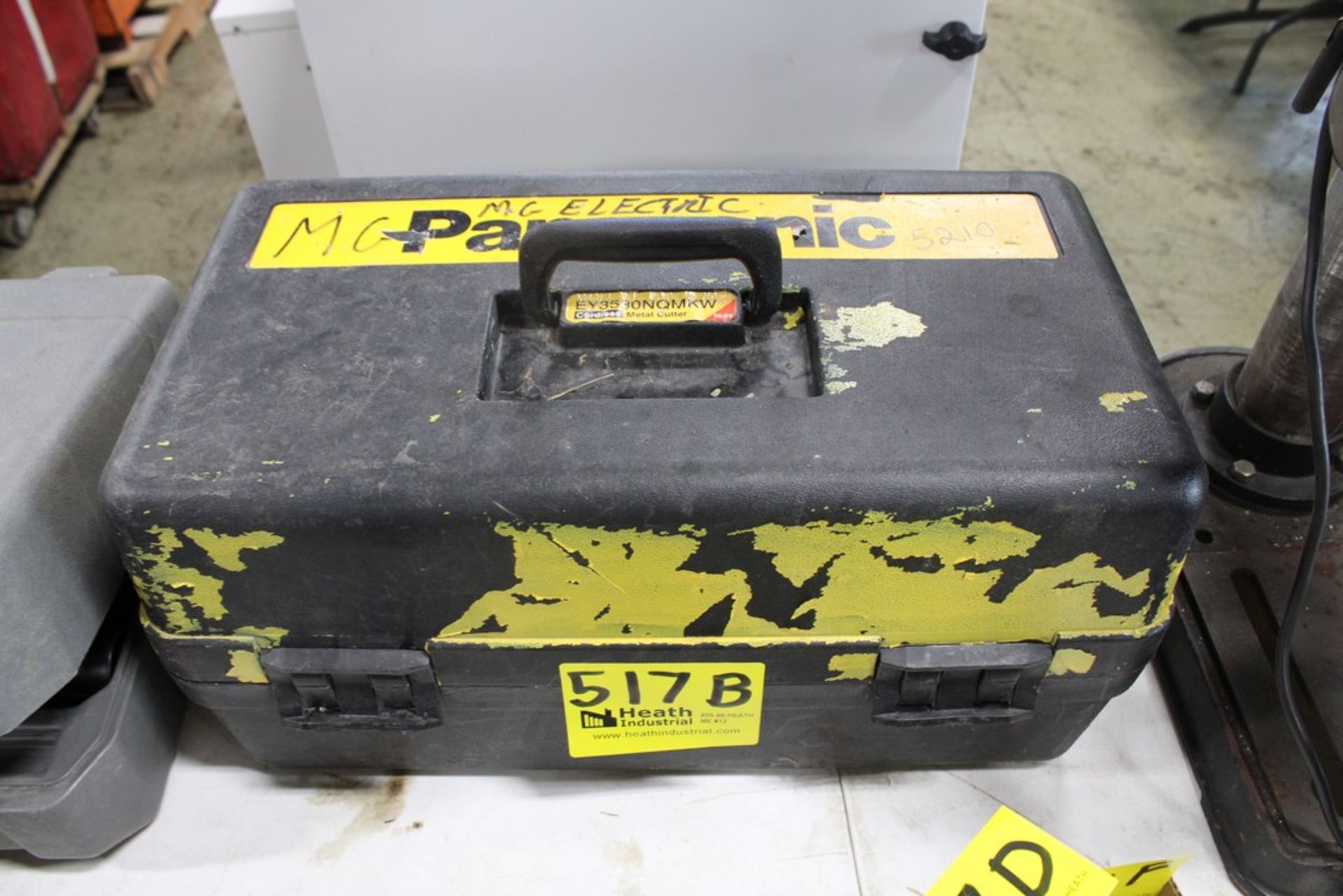 PANASONIC 15.6 VOLT MODEL EY3530 METAL CUTTING SAW WITH CASE