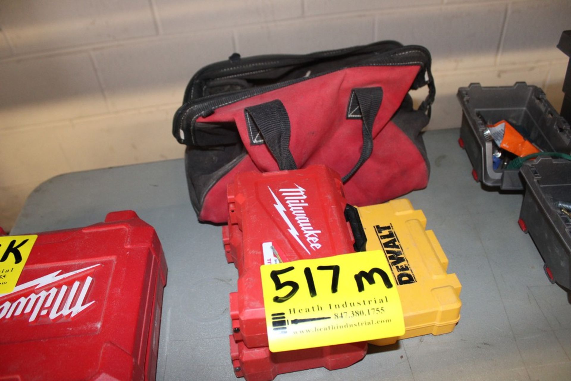MILWUAKEE & DEWLAT DRILL BITS WITH TOOL BAG