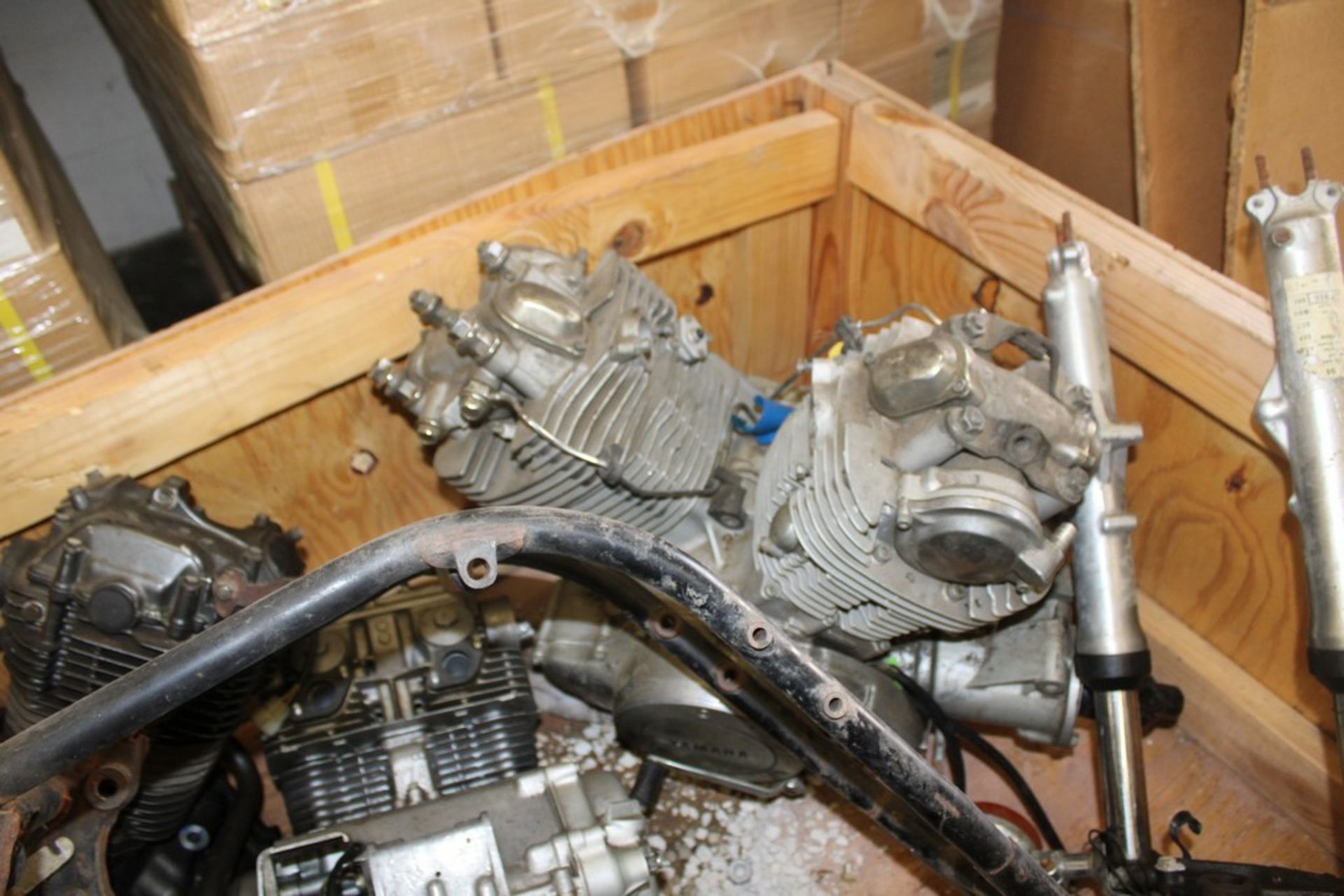 LARGE QTY OF MOTORCYCLE PARTS, MOTORS, FRAME, SEAT, ETC. - Image 4 of 6