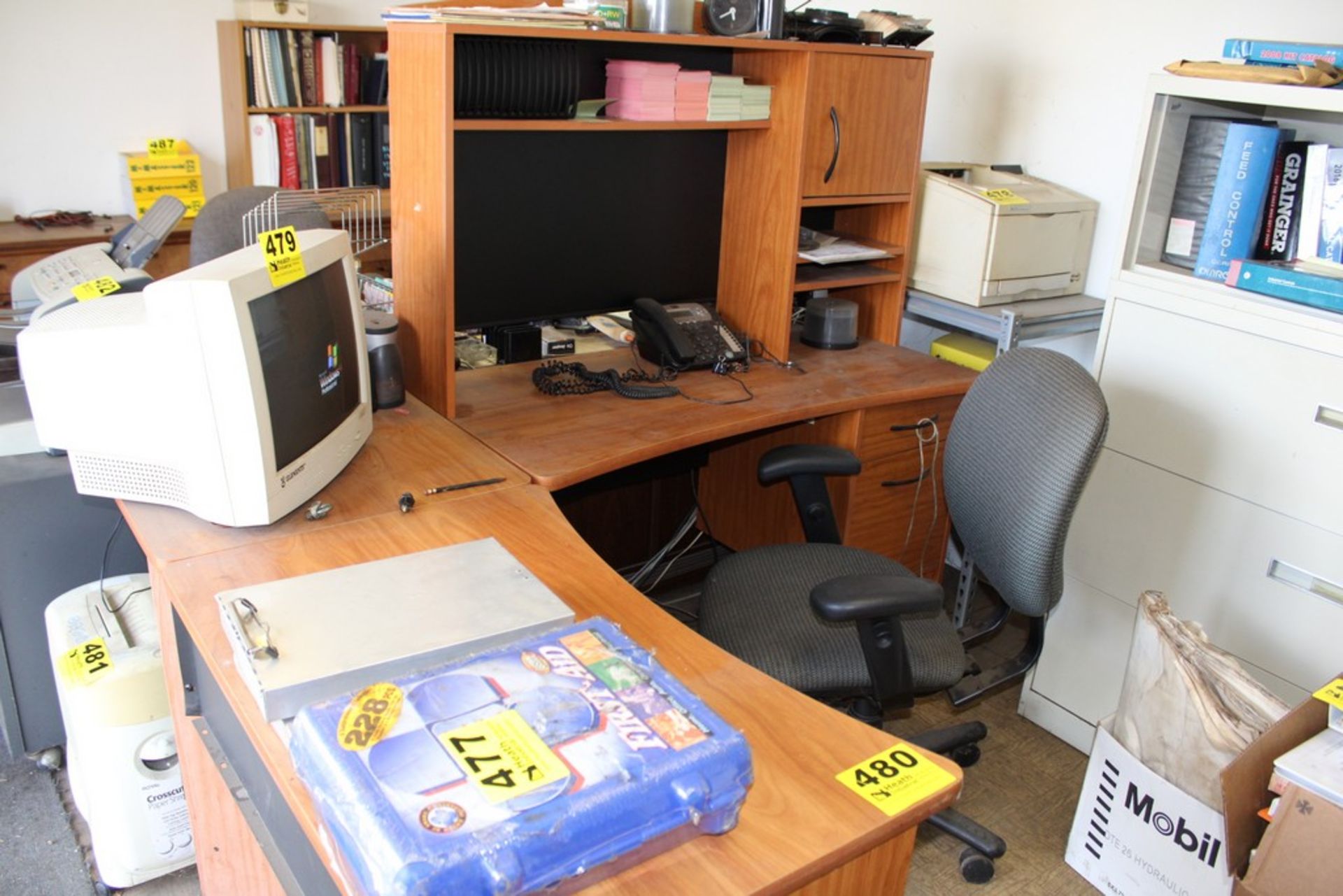 L-SHAPED OFFICE DESK, 5' X 6' WITH OFFICE CHAIR