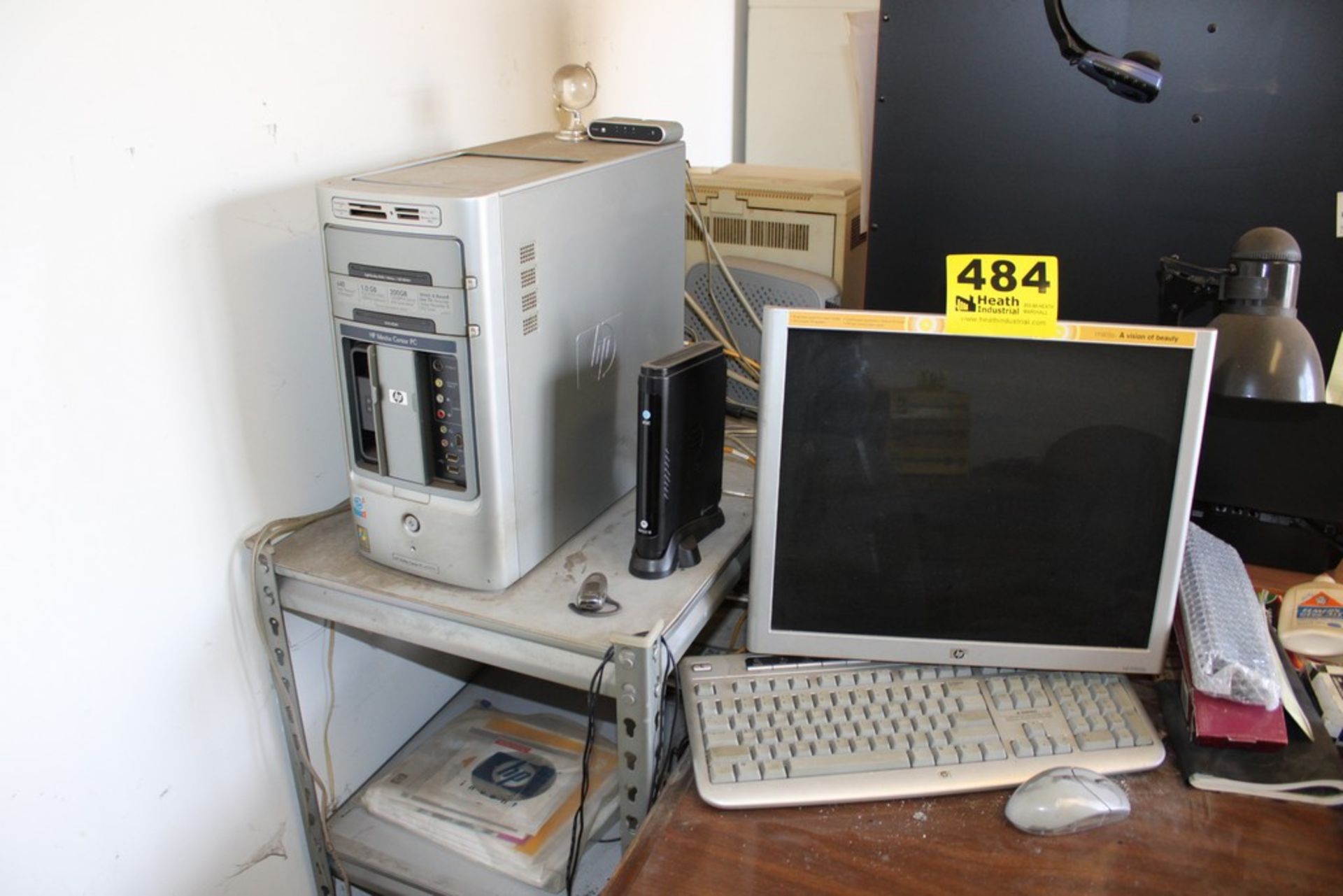 HP M7077S MEDIA CENTER PC WITH 19" MONITOR