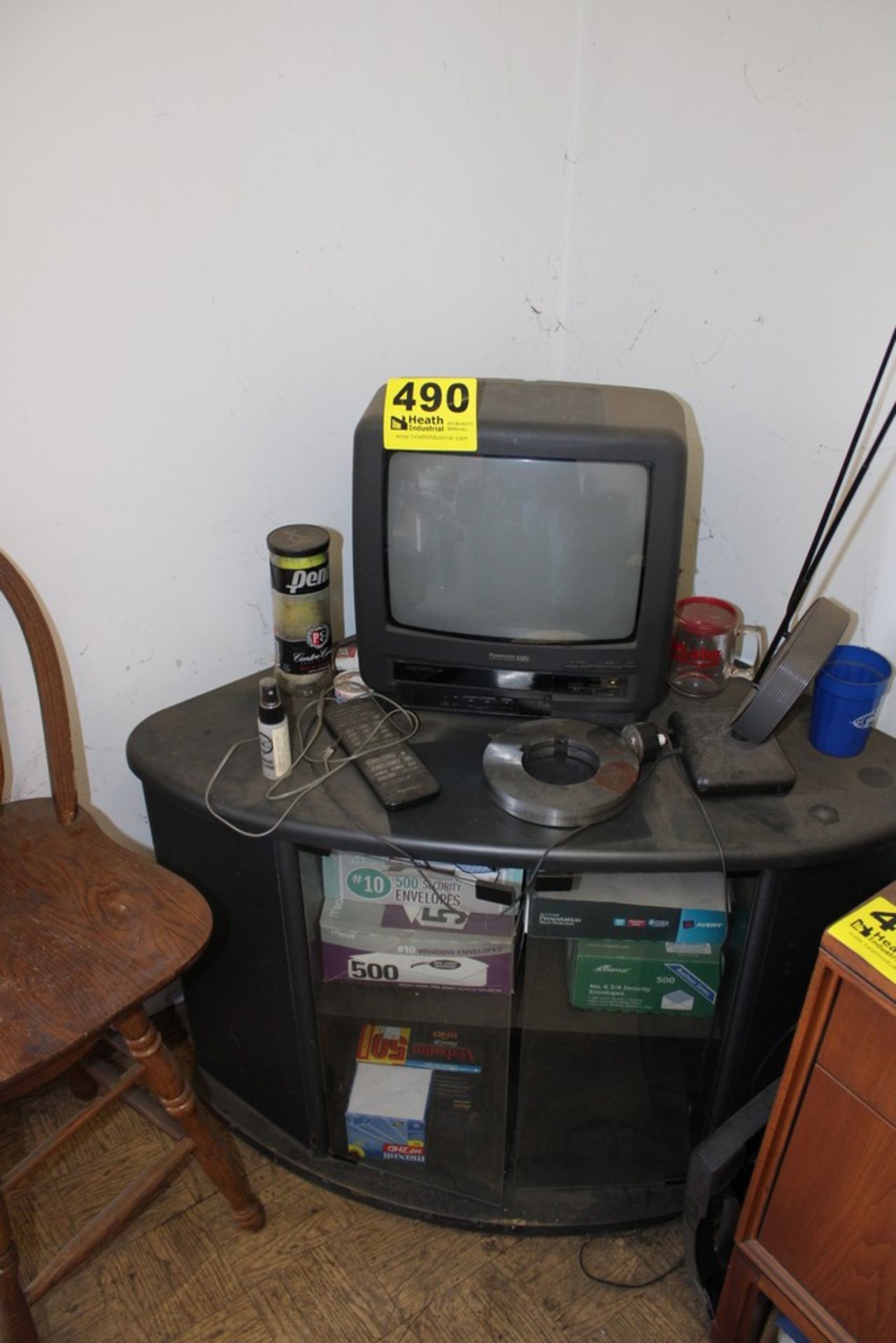 PANASONIC VHS VISION TV WITH STAND