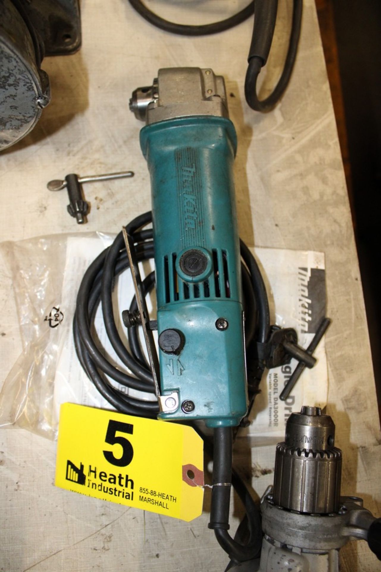 MAKITA MODEL DA3000R 3/8" RIGHT ANGLE DRILL