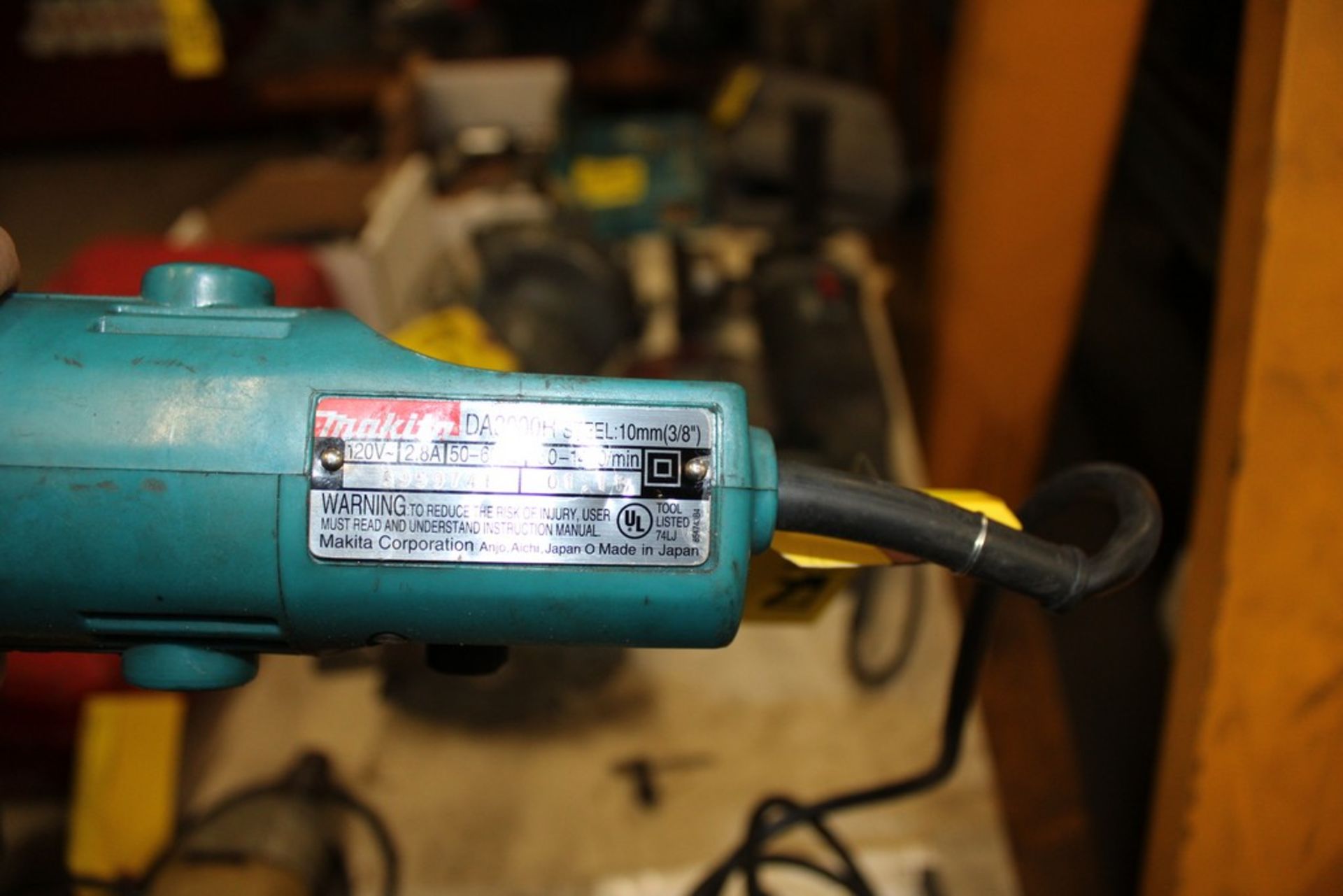 MAKITA MODEL DA3000R 3/8" RIGHT ANGLE DRILL - Image 2 of 2