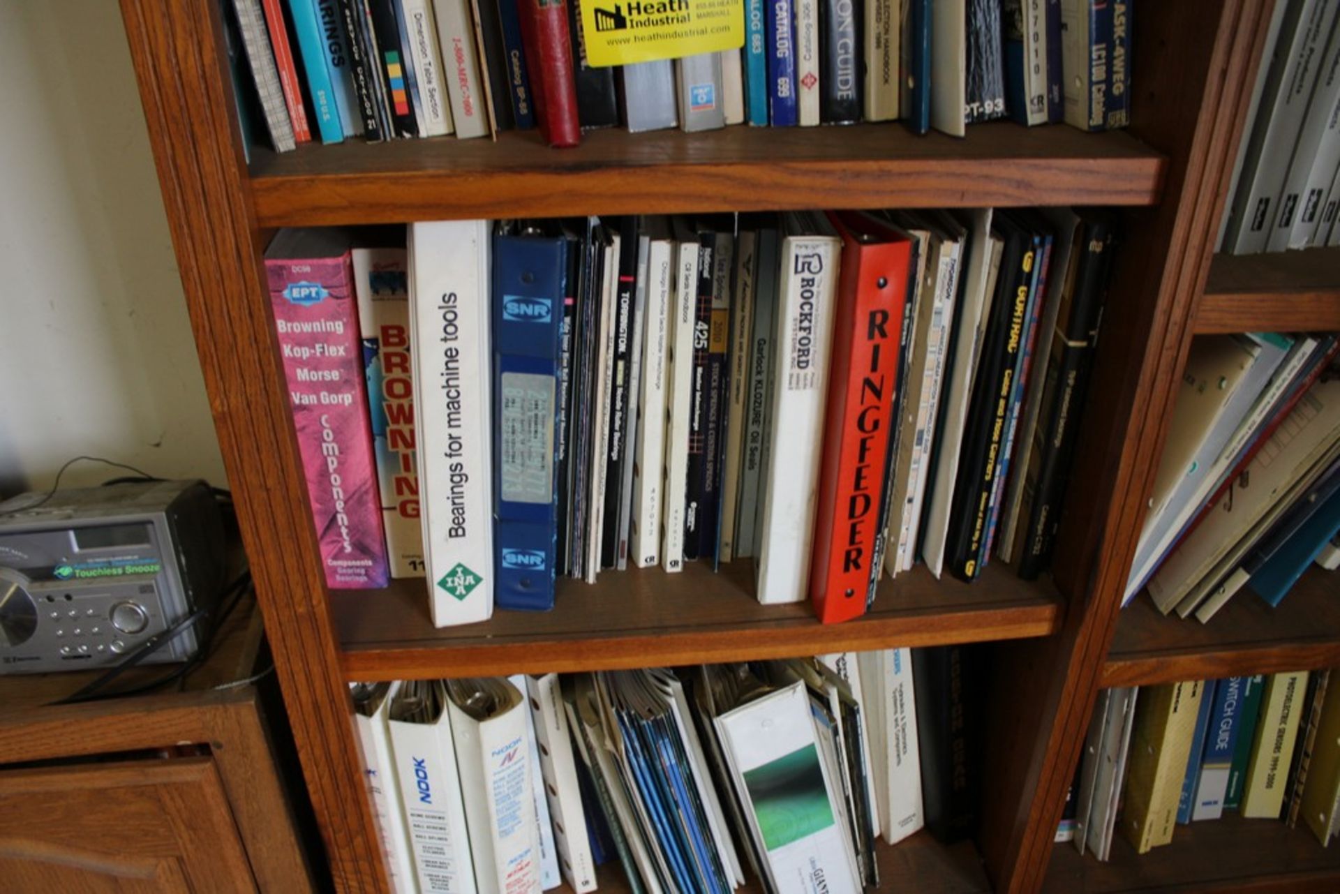 LARGE QTY OF REFERENCE BOOKS IN BOOKCASE - Image 3 of 4