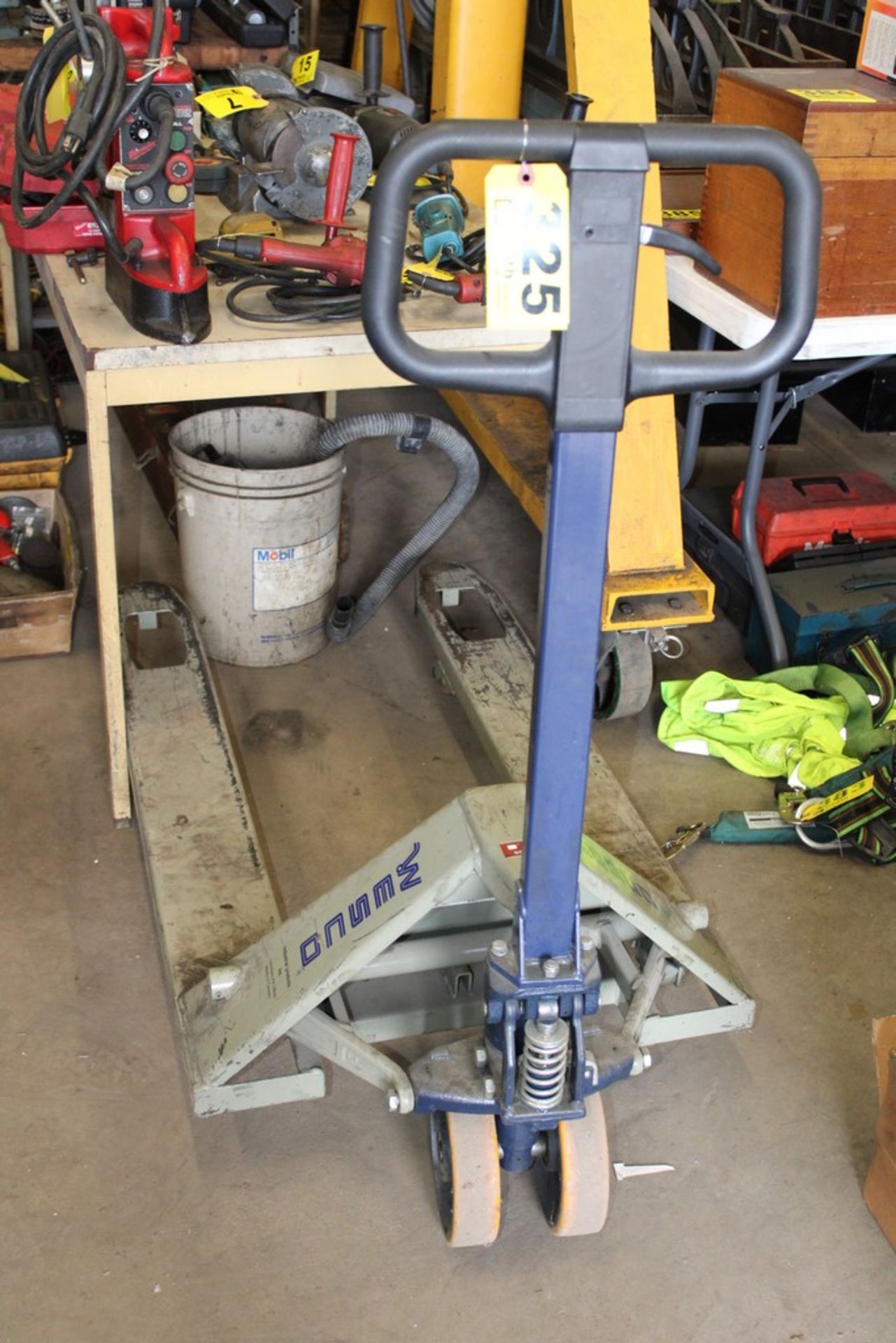 WESCO 5,500 LB CAPACITY PALLET JACK