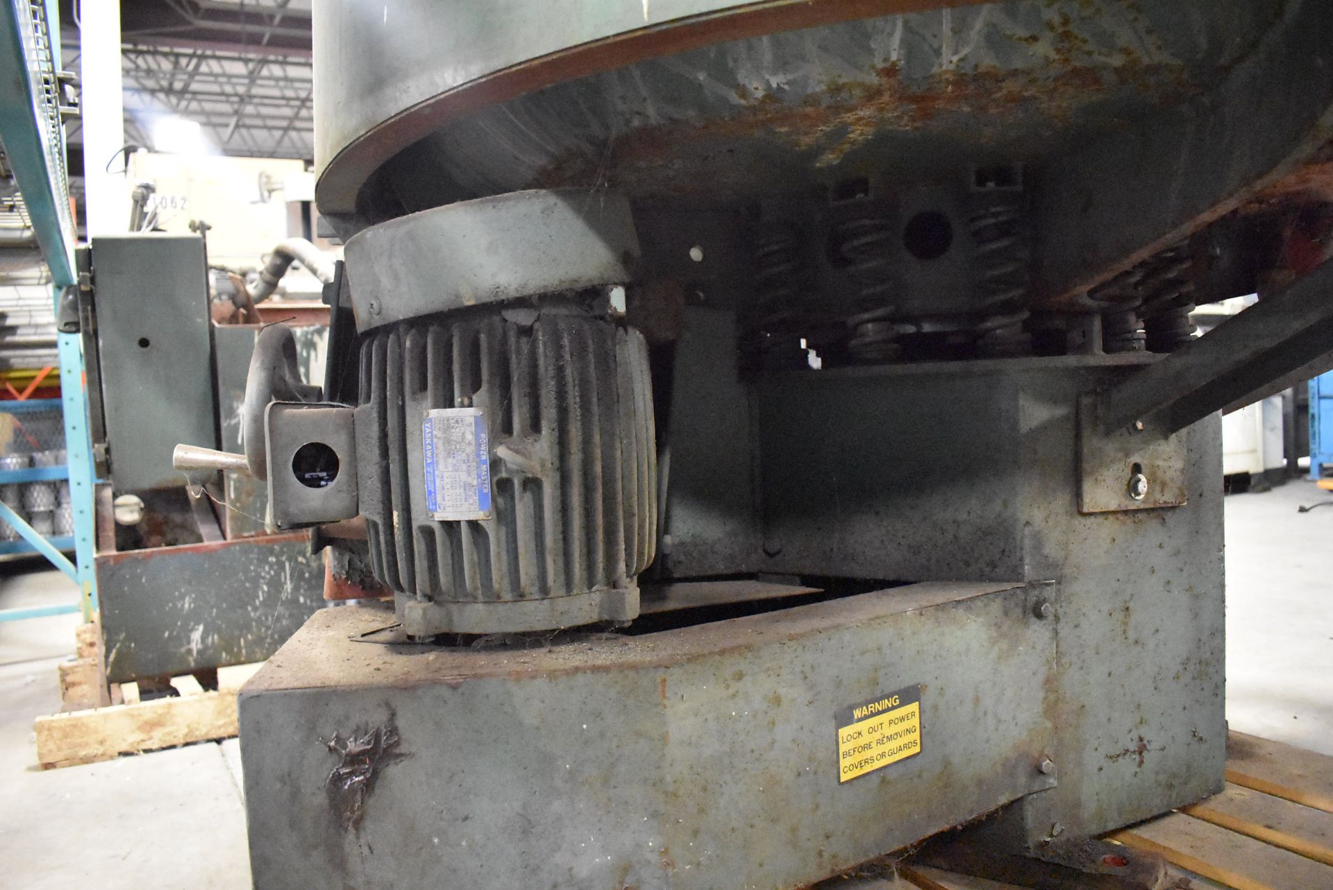 ALMCO MODEL OR-10V ROUND BOWL VIBRATORY DEBURRER S/N 108201, VARIABLE SPEED WITH CONTROLS, MEDIA - Image 7 of 11