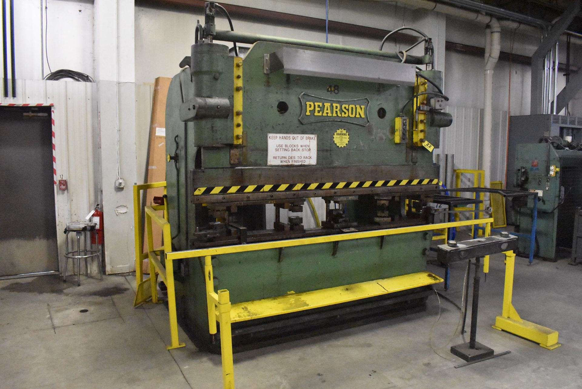 PEARSON 120 TON MODEL 8/120 ELECTRO-HYDRAULIC PRESS BRAKE, S/N 12174, 99" LENGTH OF BED AND RAM - Image 3 of 10