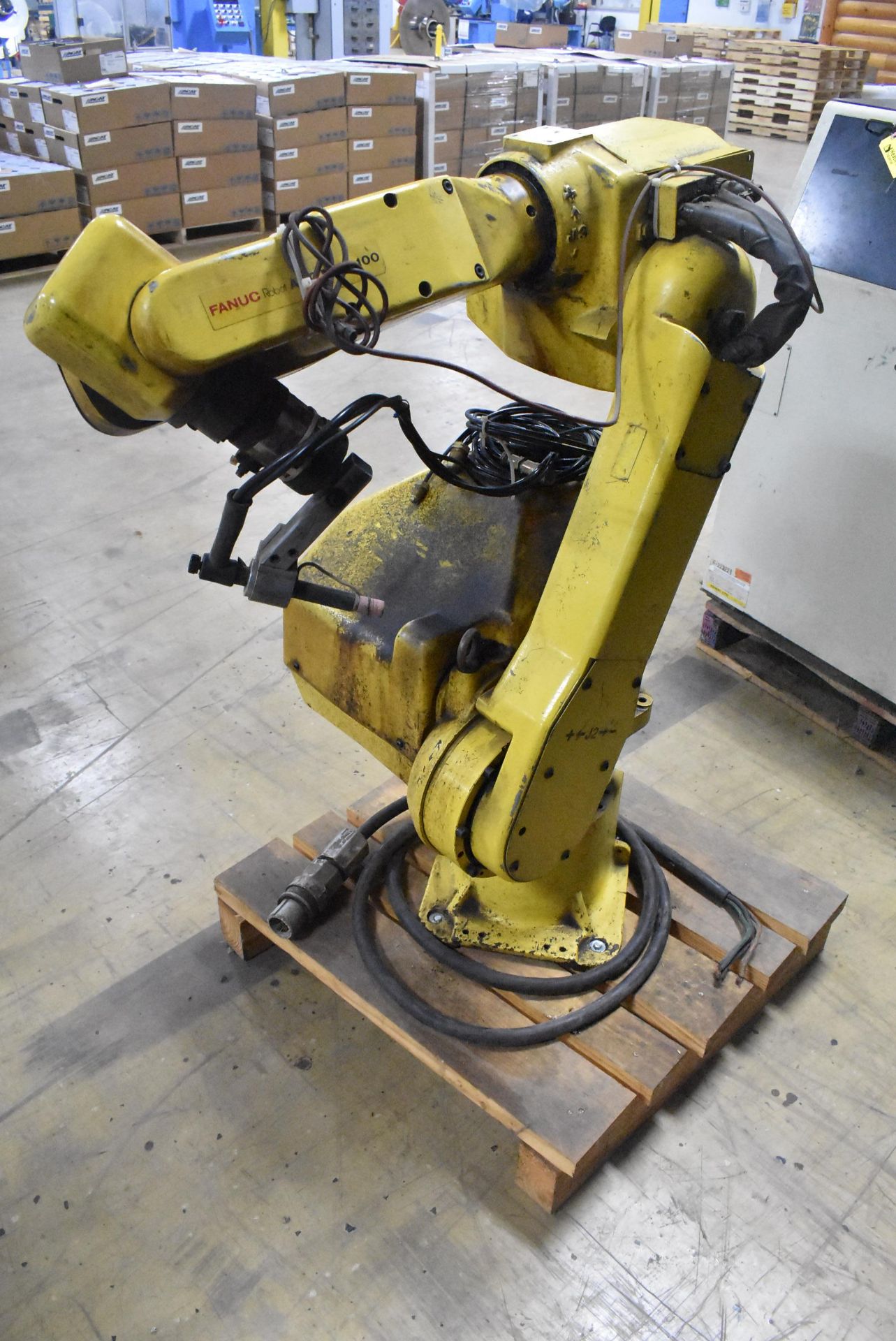 FANUC MODEL ARC MATE 100 , TYPE A05B-1207-B251 S/N R95375882 (1995), WITH FANUC SYSTEM R-J2 - Image 2 of 10