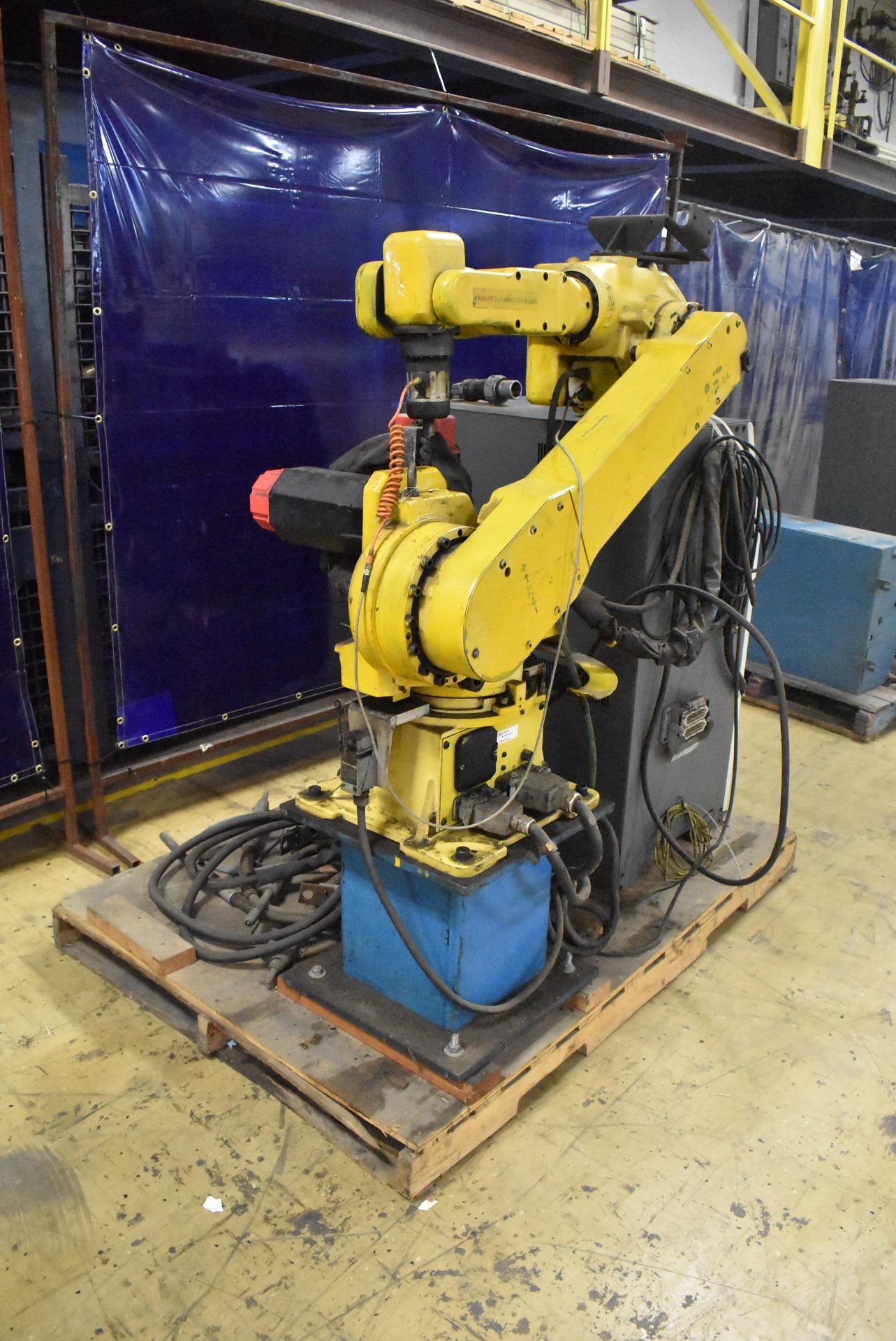 FANUC MODEL ARC MATE 120 ROBOT WITH SYSTEM R-J2 CONTROLLER, PENDANT CONTROL - Image 2 of 9