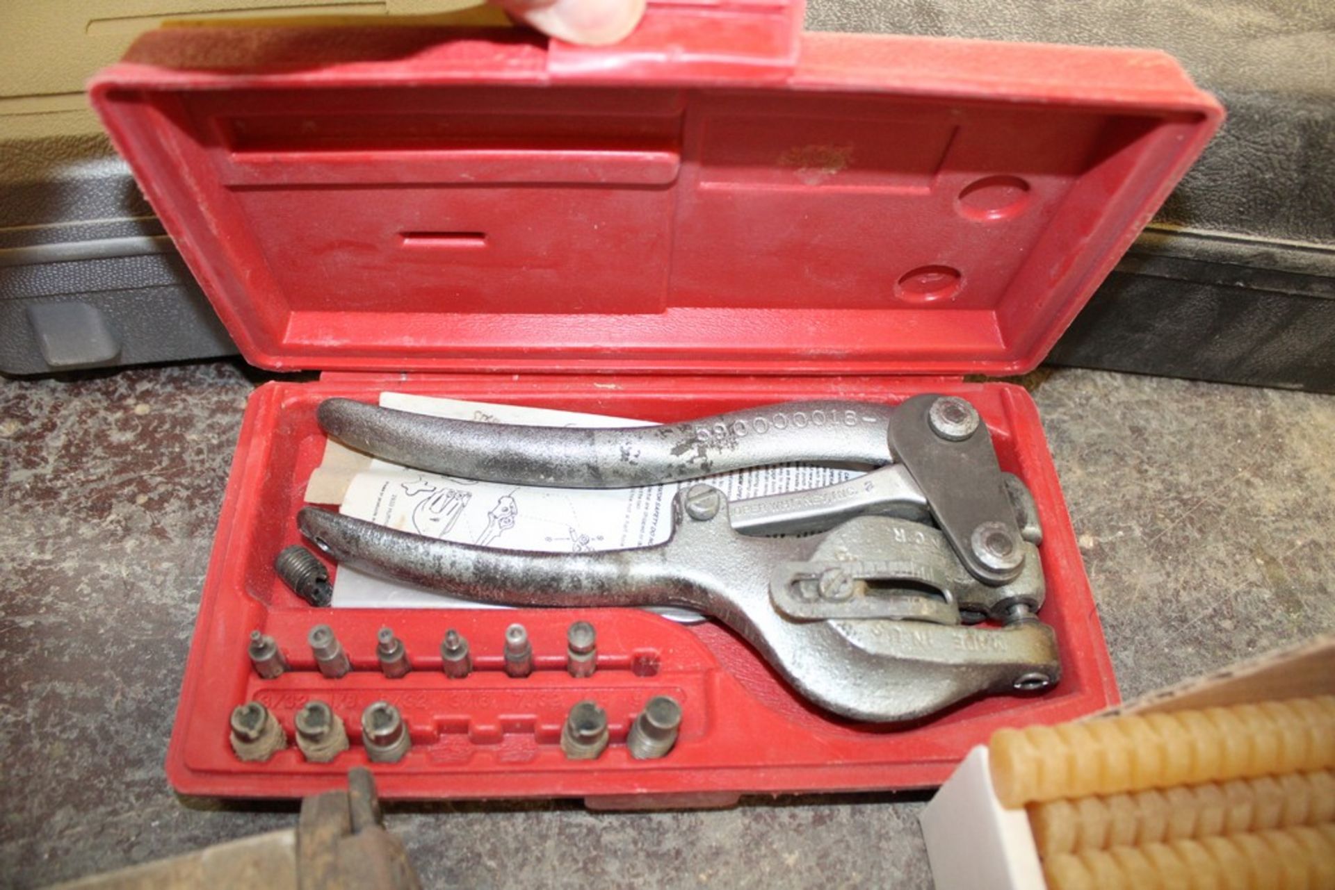 ROPER WHTNEY MODEL 5 JR HAND PUNCH IN CASE