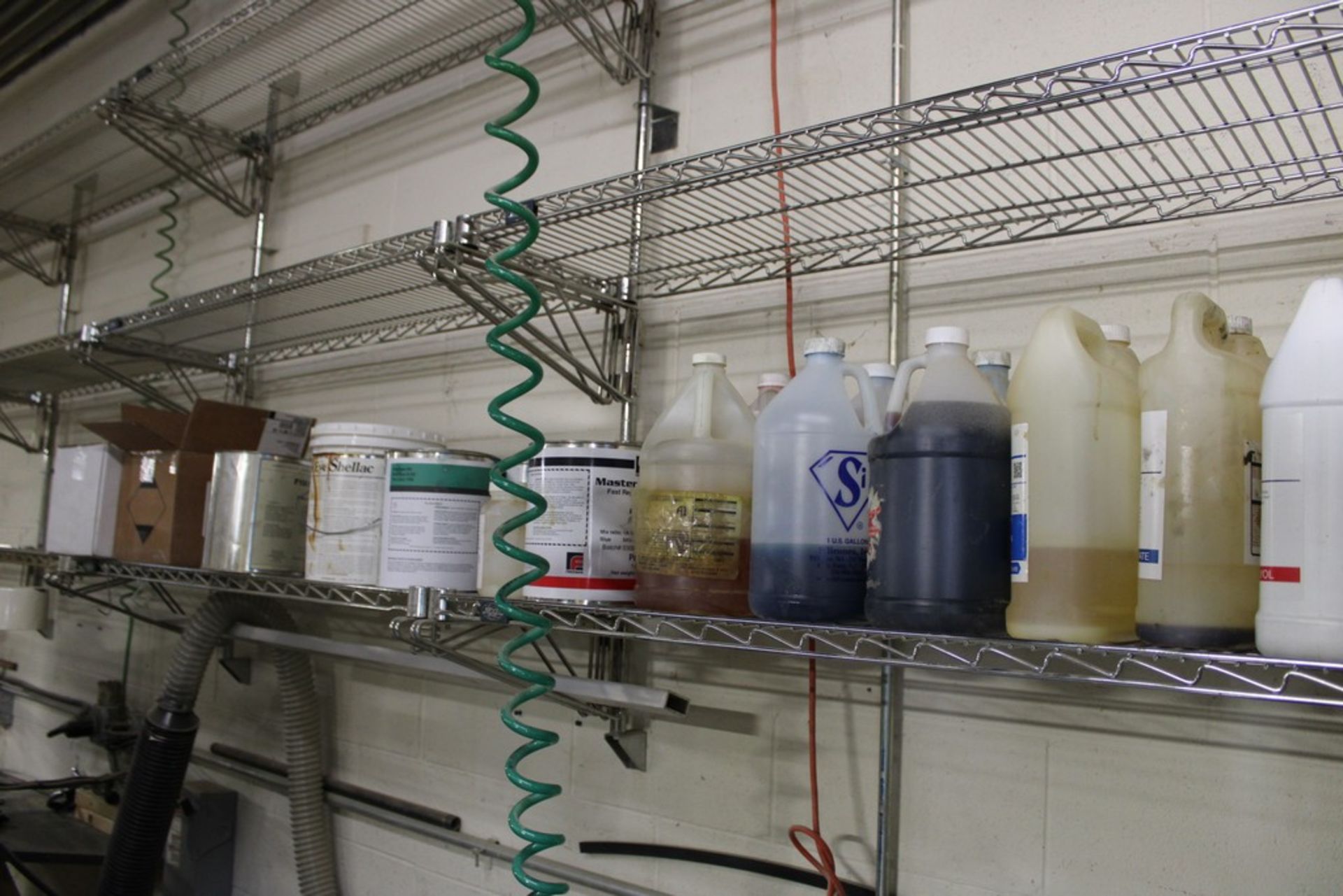 CONTENTS OF SHELVING UNIT: ASSORTED CHEMICALS & FLUIDS - Image 4 of 4