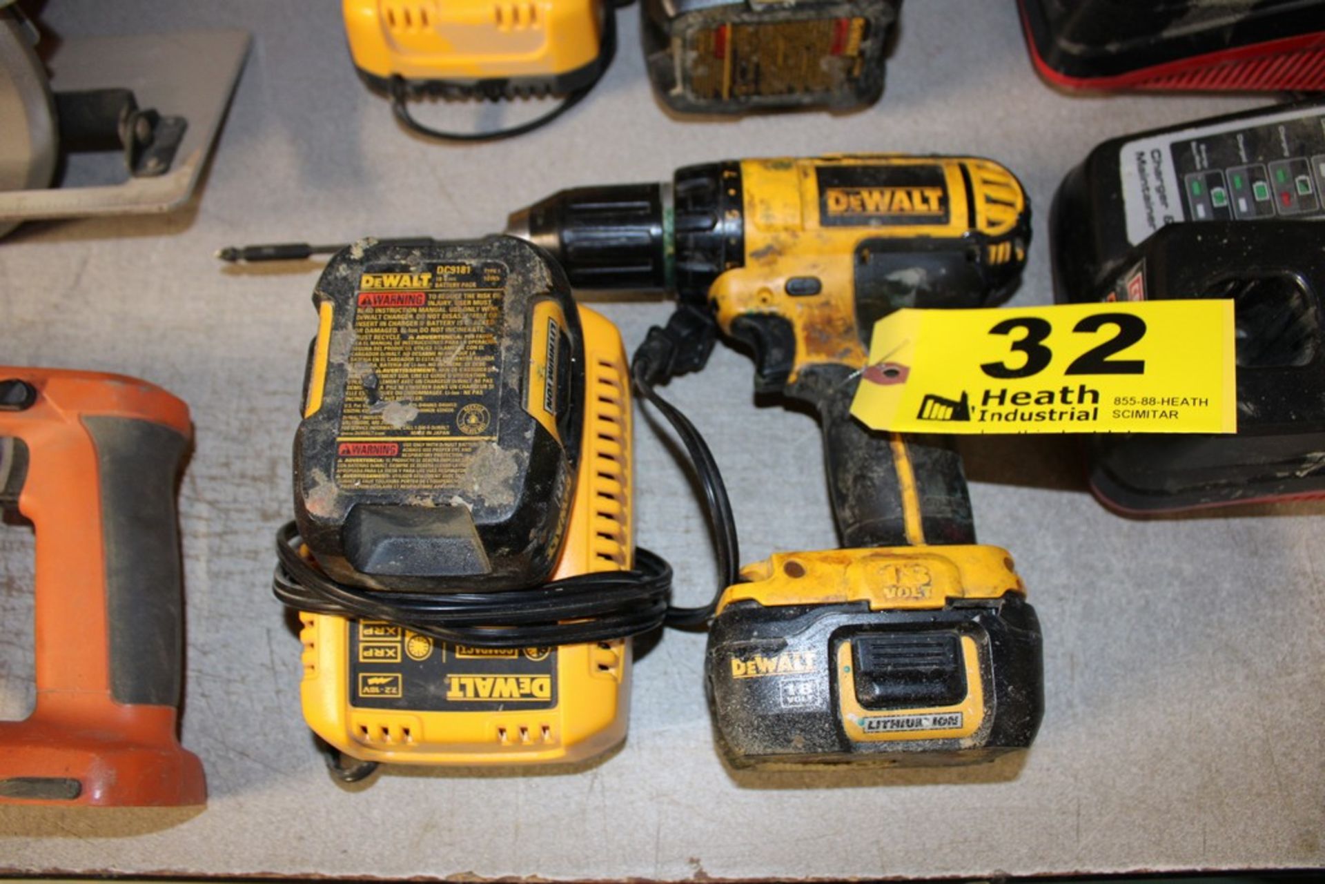 DEWALT MODEL DCD760 1/2" CORDLESS DRILL DRIVER WITH (2) BATTERIES, CHARGER