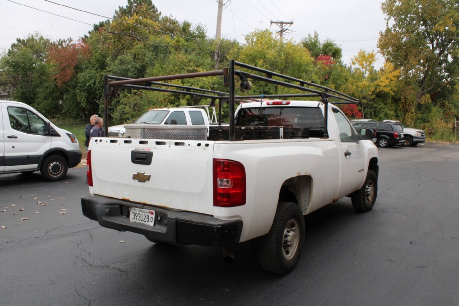 2007 CHEVROLET 2500HD STANDARD CAB PICKUP TRUCK, WITH LADDER RACK, DIAMOND PLATE TOOL BOX AND JOB - Image 4 of 10