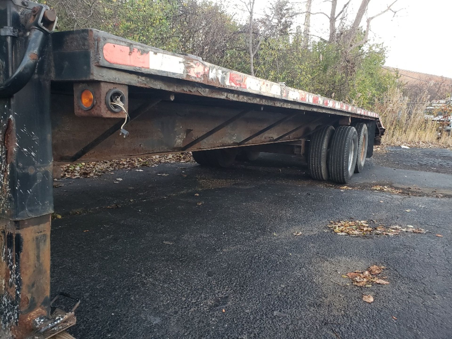 2008 25' B & D GOOSENECK TRAILER, TANDEM AXLE, POP-UP 5' BEAVER TAIL, WITH RAMPS - Image 7 of 14